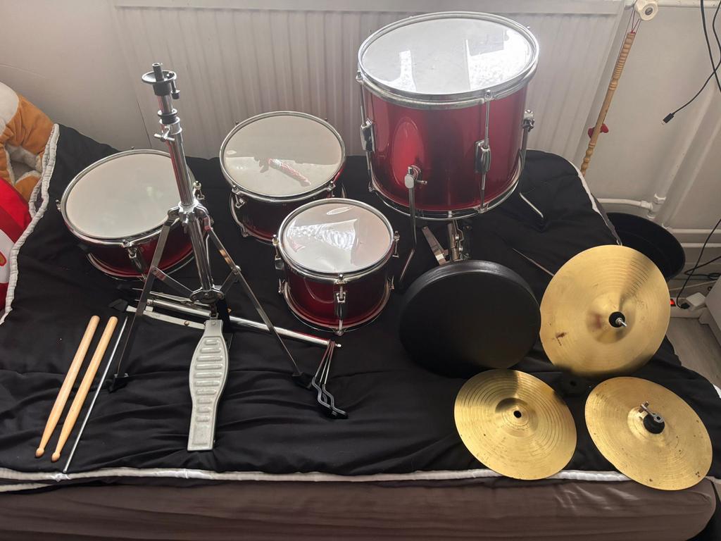 Rode drumstel met bekkens en drumstokken, Muziek en Instrumenten, Drumstellen en Slagwerk, Ophalen, Gebruikt, Overige merken