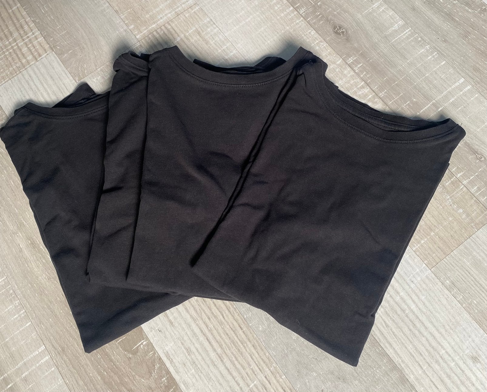4 zearte shirts hema 146/152, Ophalen of Verzenden, Zo goed als nieuw, Jongen, Shirt of Longsleeve