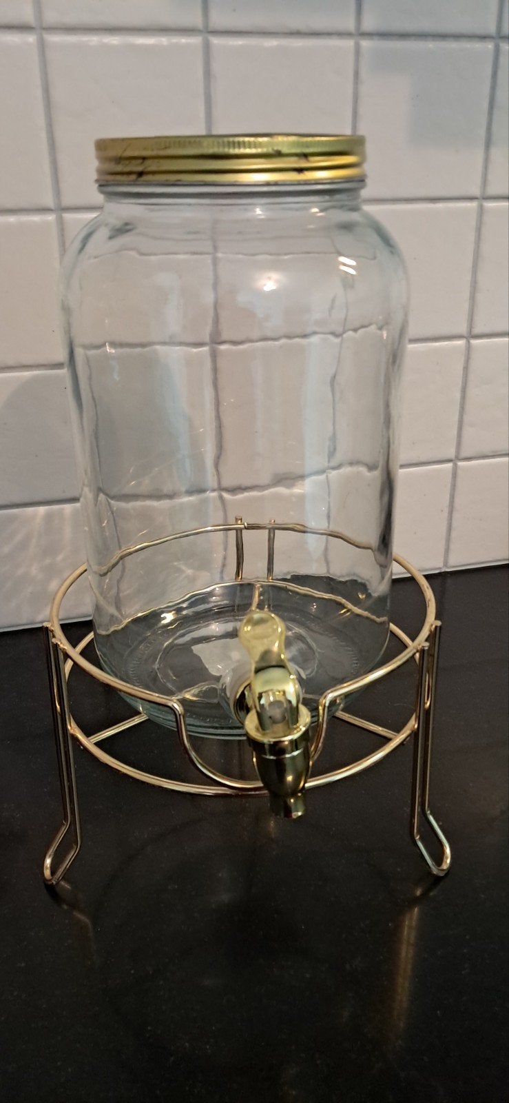 Drankdispencer op Voet:, Ophalen