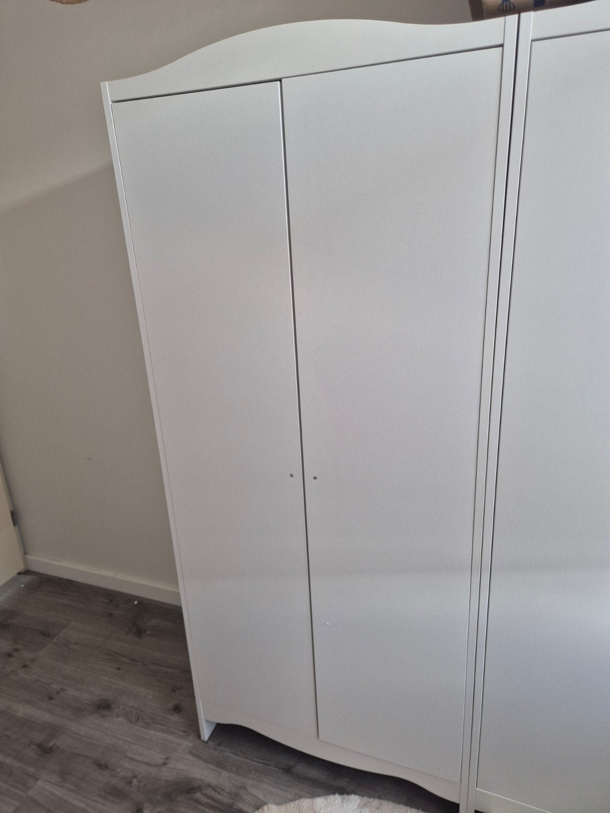 2 Witte kledingkasten  met legplanken en hangrail, Ophalen, Met deur(en), Gebruikt, 50 tot 100 cm