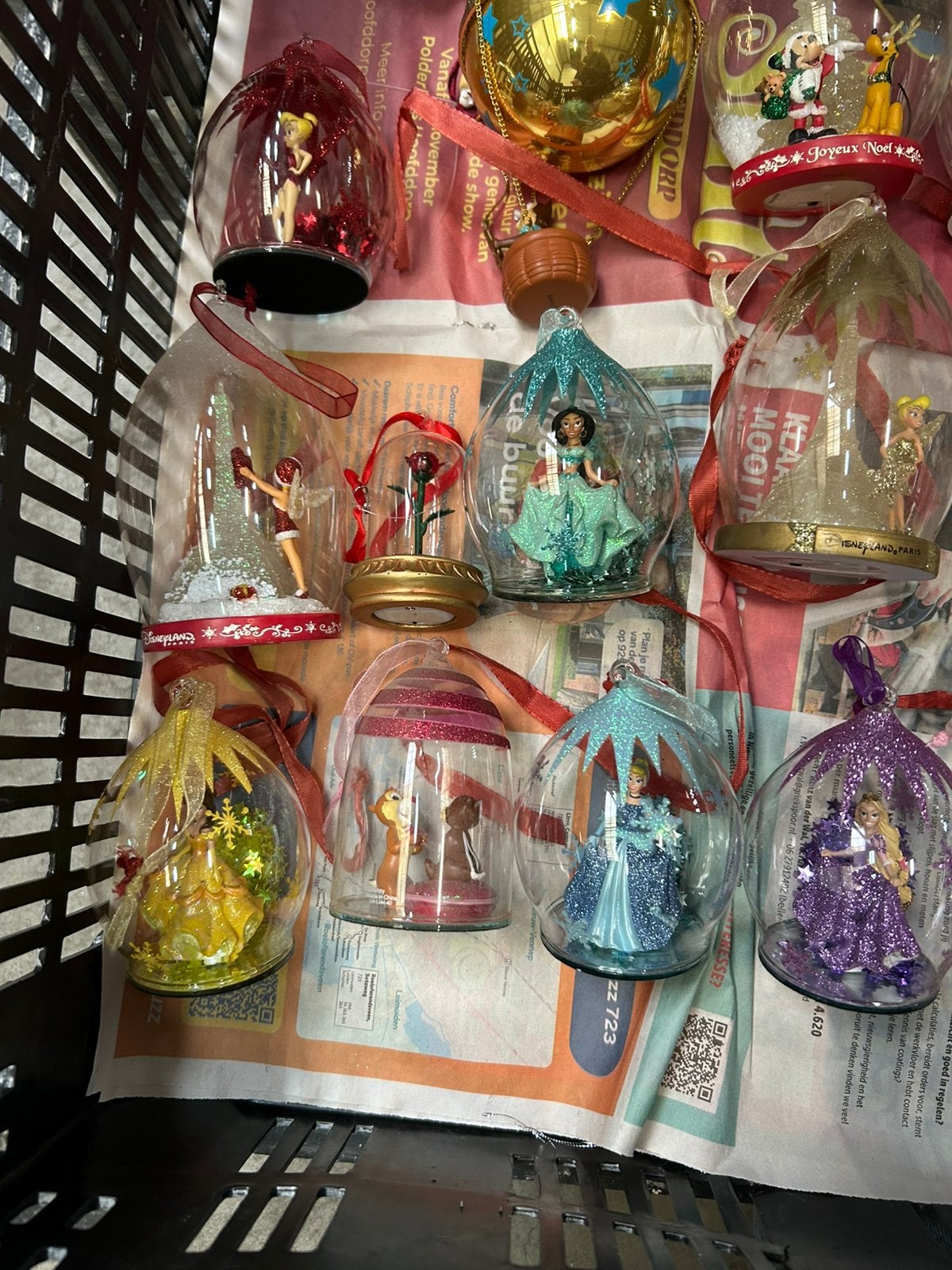Disney kerstballen, Diversen, Ophalen