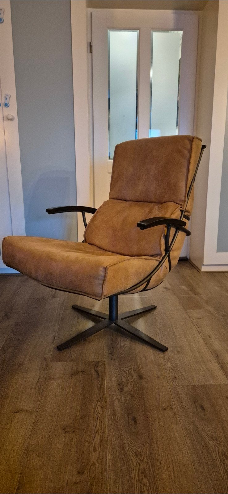 Lederen Draai Relaxfauteuil - De Bommel Meubelen, Bruin, Modern, Comfort, Ophalen of Verzenden, Zo goed als nieuw
