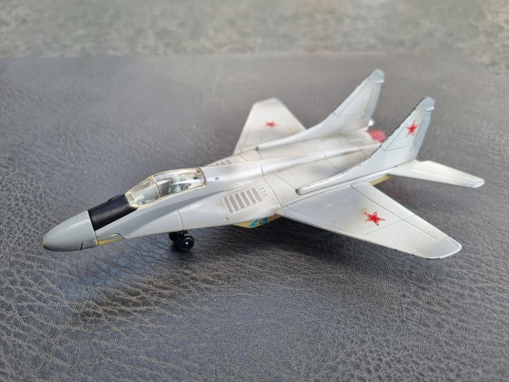 1990 Revell Russian MiG 29 Fulcrum metalen speelgoed, Hobby en Vrije tijd, Modelbouw | Vliegtuigen en Helikopters, Gebruikt, Vliegtuig
