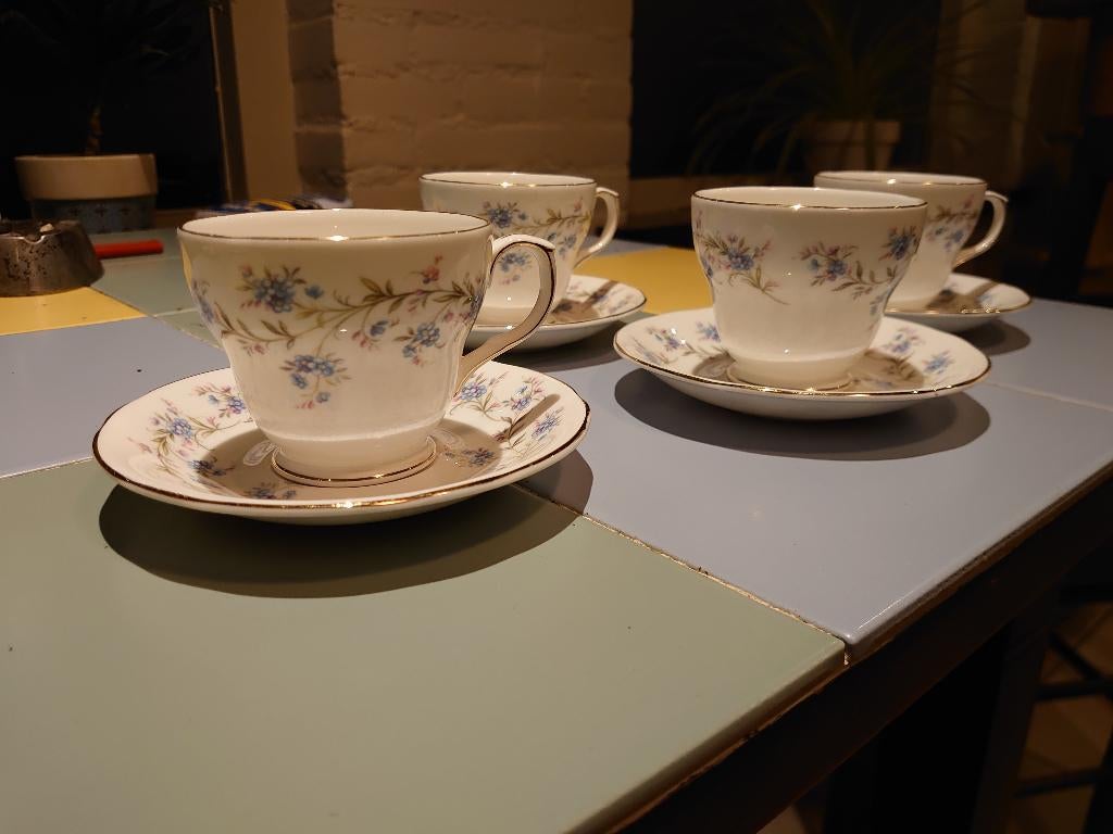4 kop en schotels Duchess tranquility, Ophalen, Zo goed als nieuw, Porselein, Kop en/of schotel