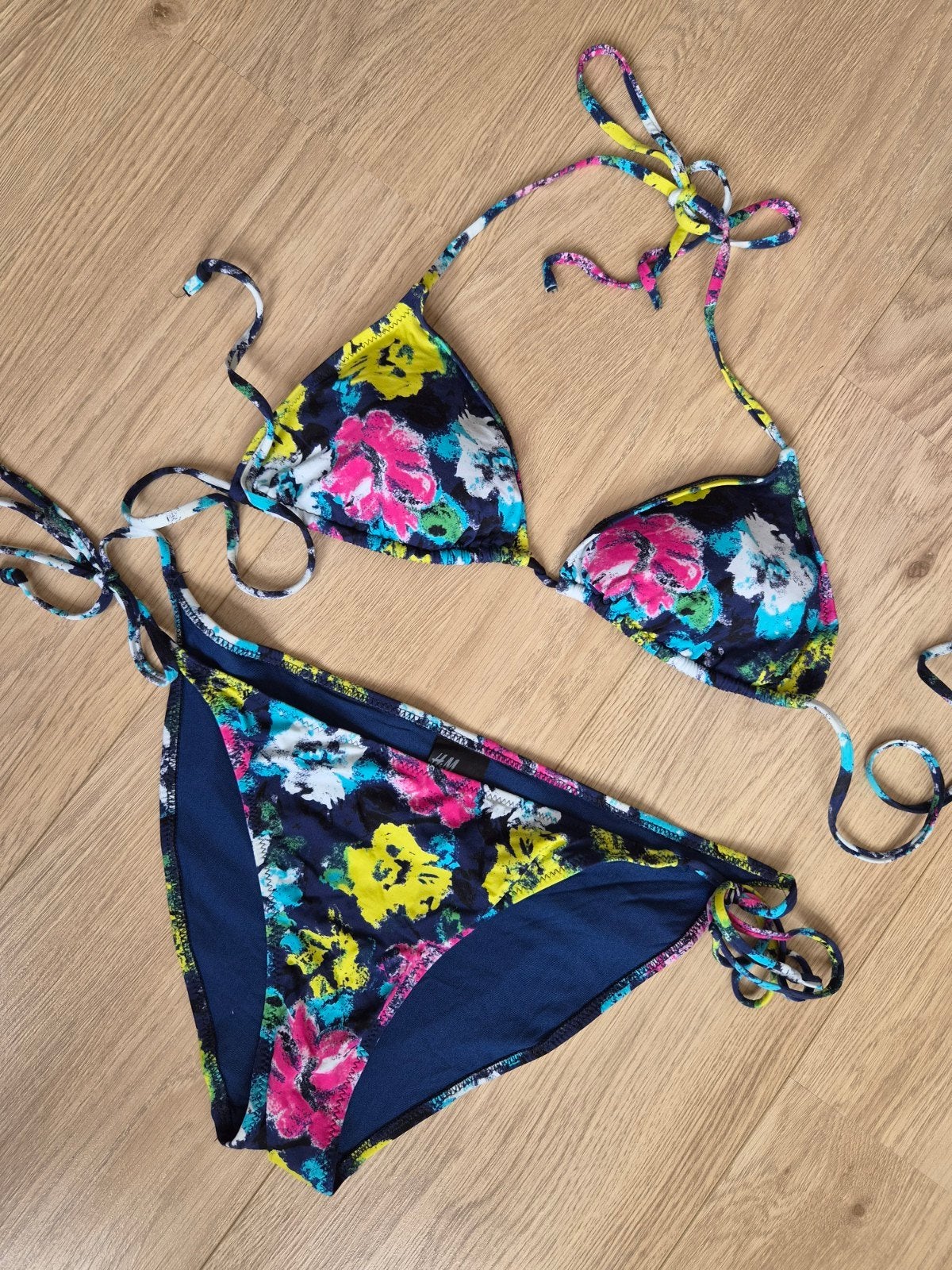 Bikini H&M maat 40-42, Kleding | Dames, Badmode en Zwemkleding, Ophalen, H&M, Meerkleurig, Zo goed als nieuw