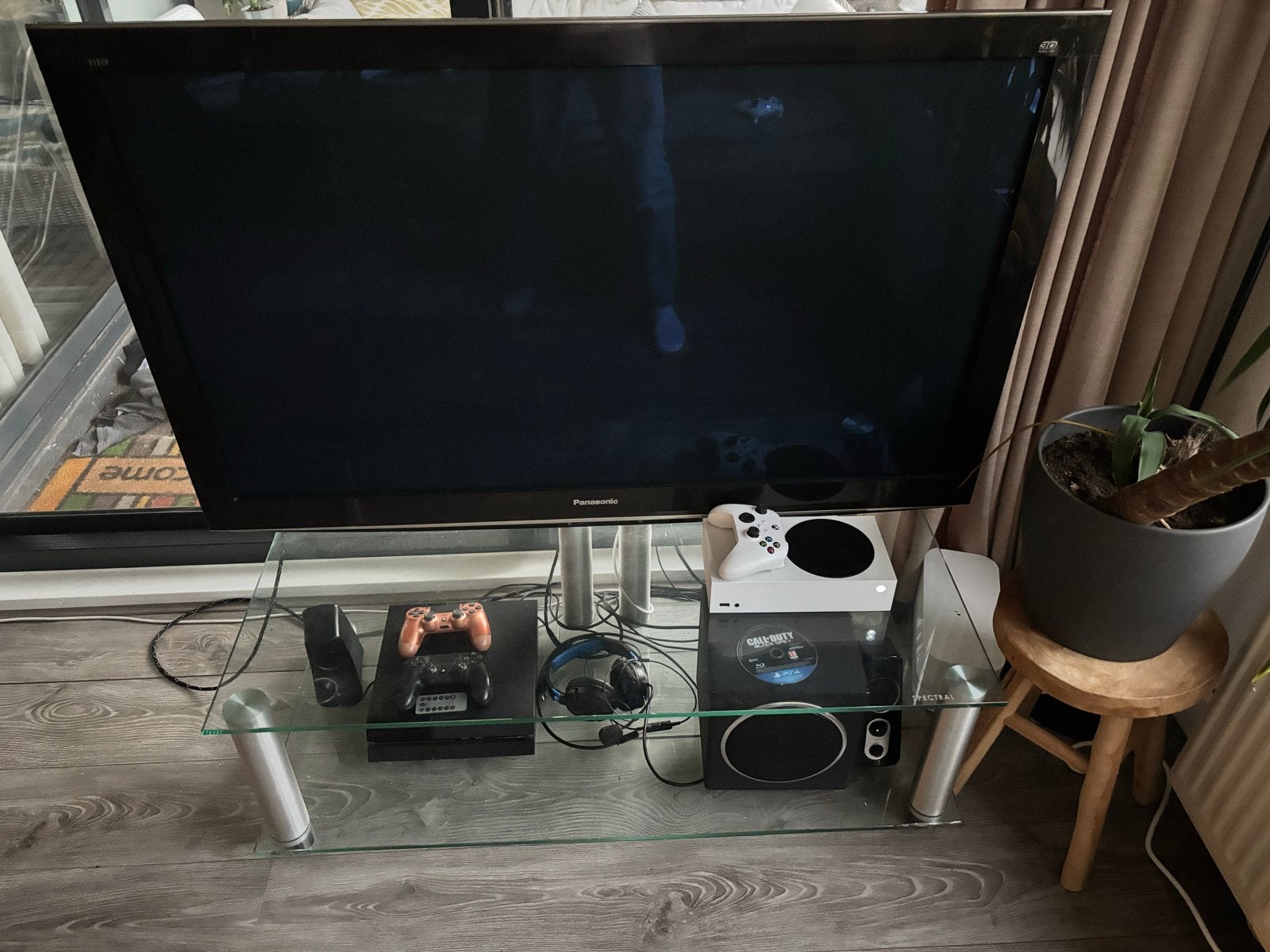 55 inch Panasonic TV met glazen meubel op wielen, Ophalen, Gebruikt, Panasonic, 50 Hz