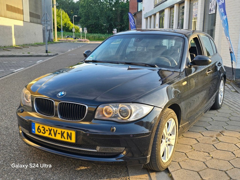 BMW 1-serie 120i High Executive*1e eig*apk*parkeersensor *go, Auto's, BMW, 1-Serie, Achterwielaandrijving, 4 cilinders, Zwart