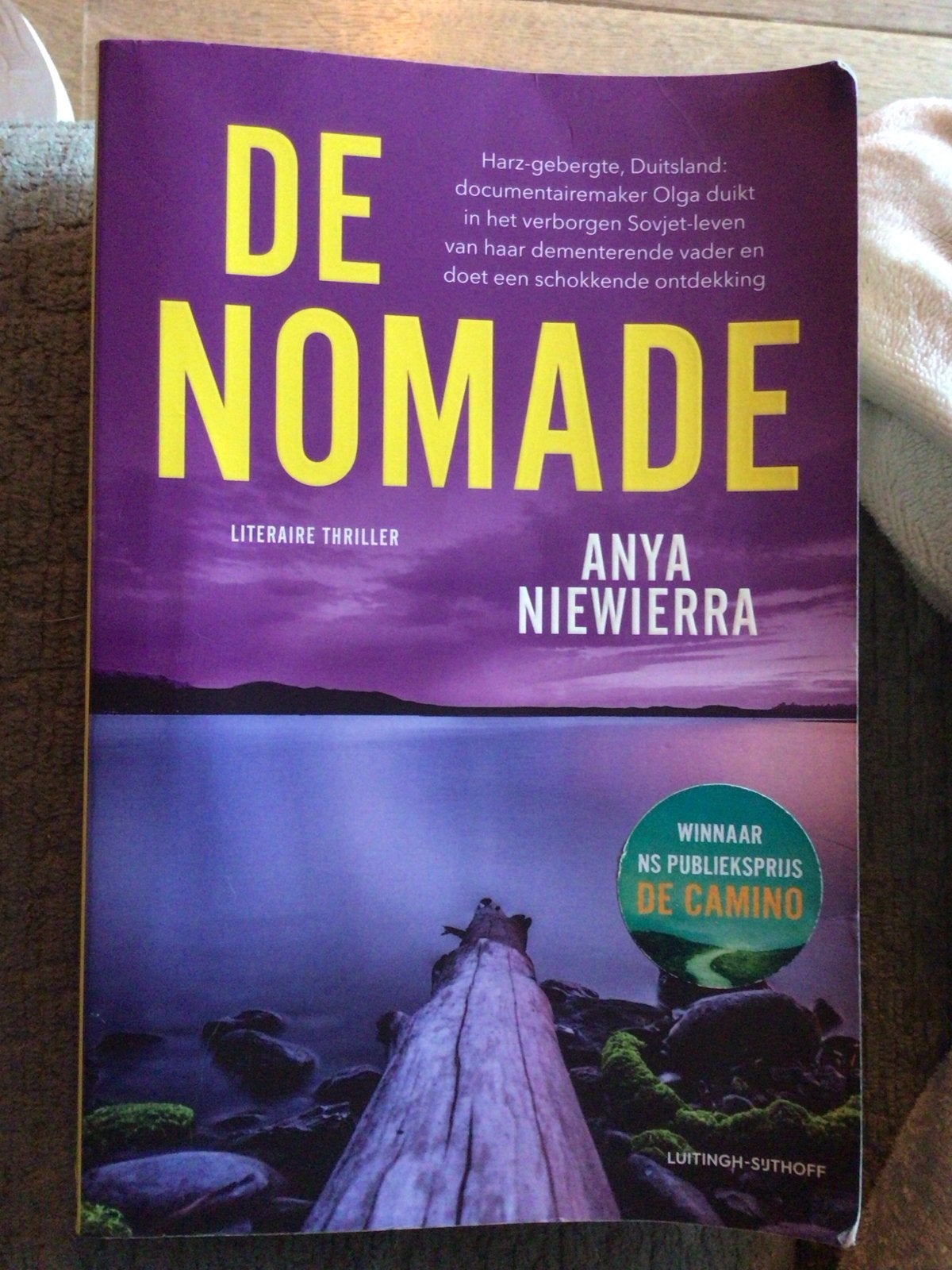 De Nomade - Anya Niewierra (Literaire thriller), Boeken, Ophalen of Verzenden, Gelezen, Europa overig