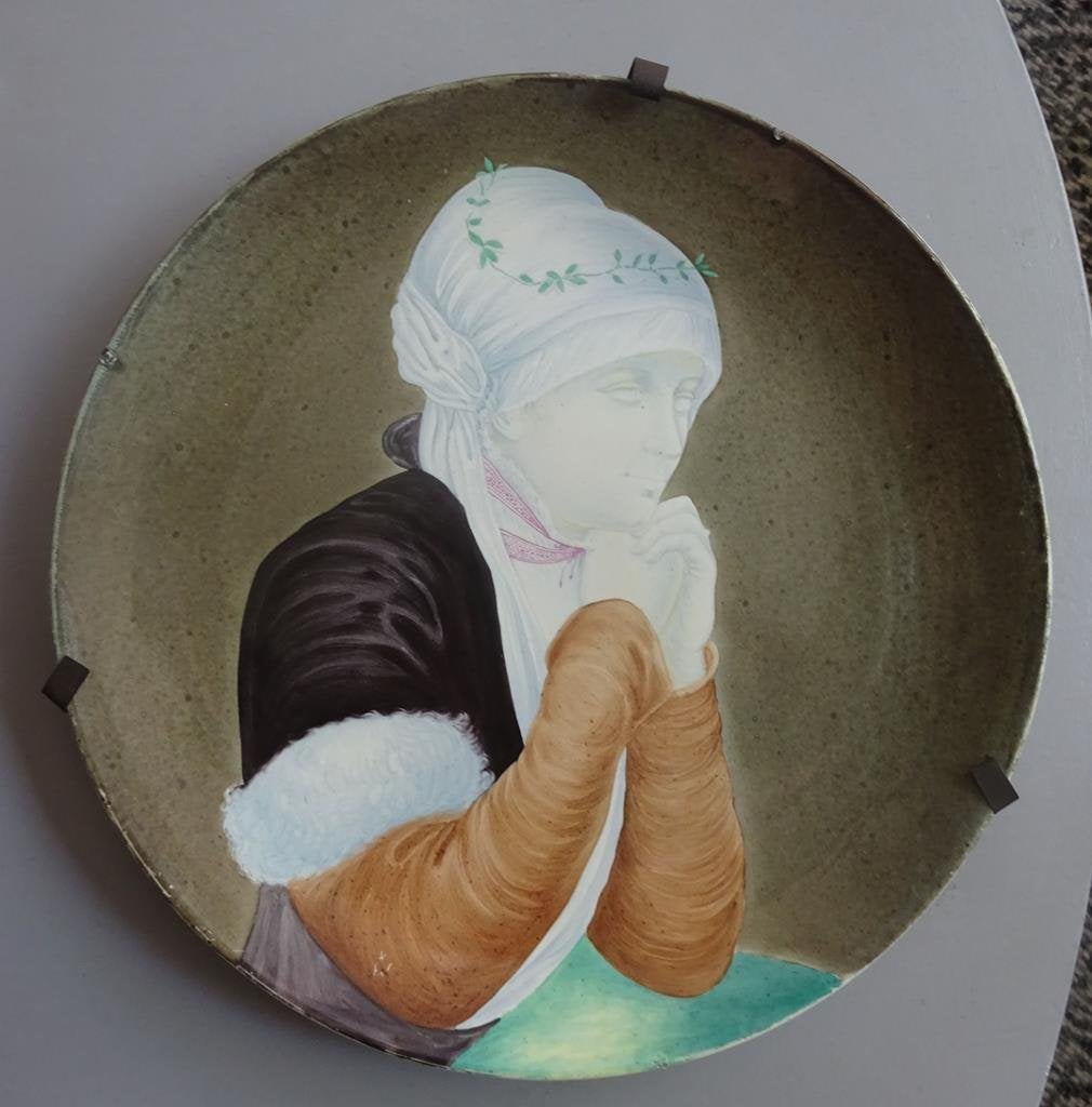 Antiek wandbord met vrouw in Franse klederdracht, Ophalen of Verzenden