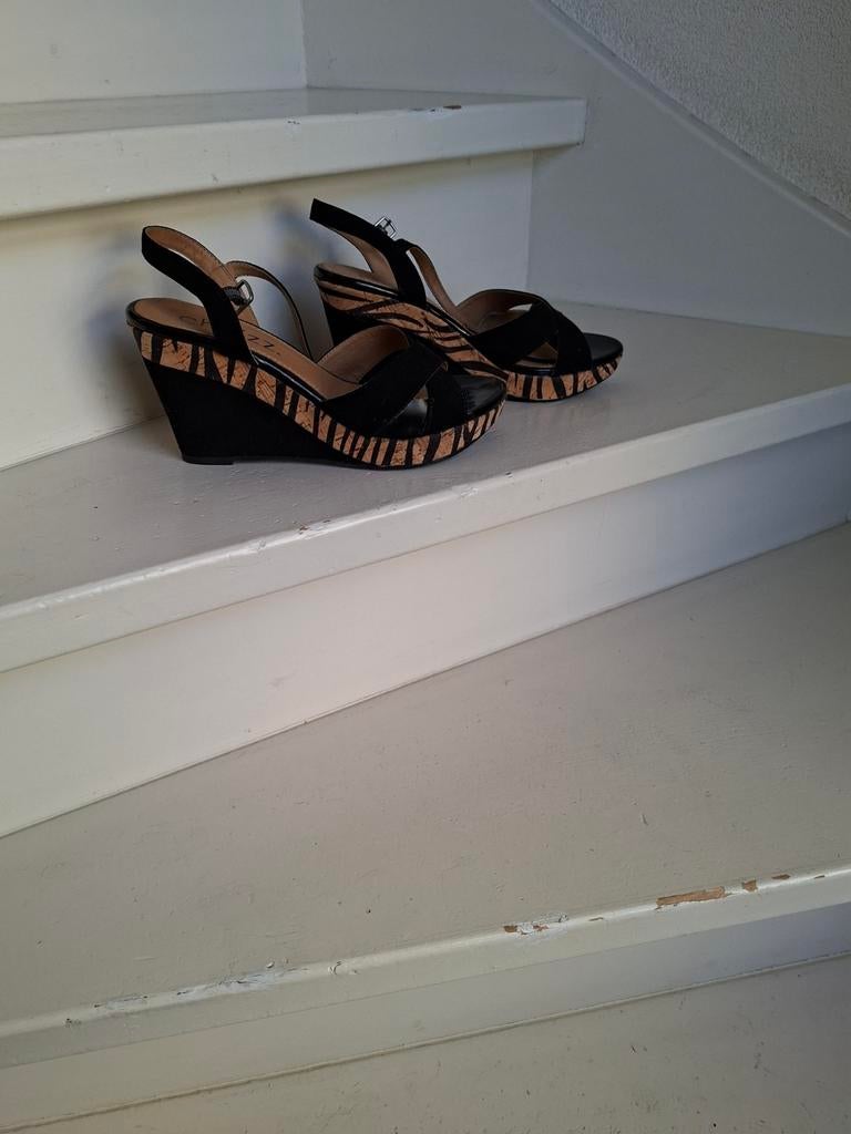 Prachtige nieuwe zomerschoen sleehak maat 38 zwart, Ophalen of Verzenden, Nieuw, Zwart, Sandalen of Muiltjes