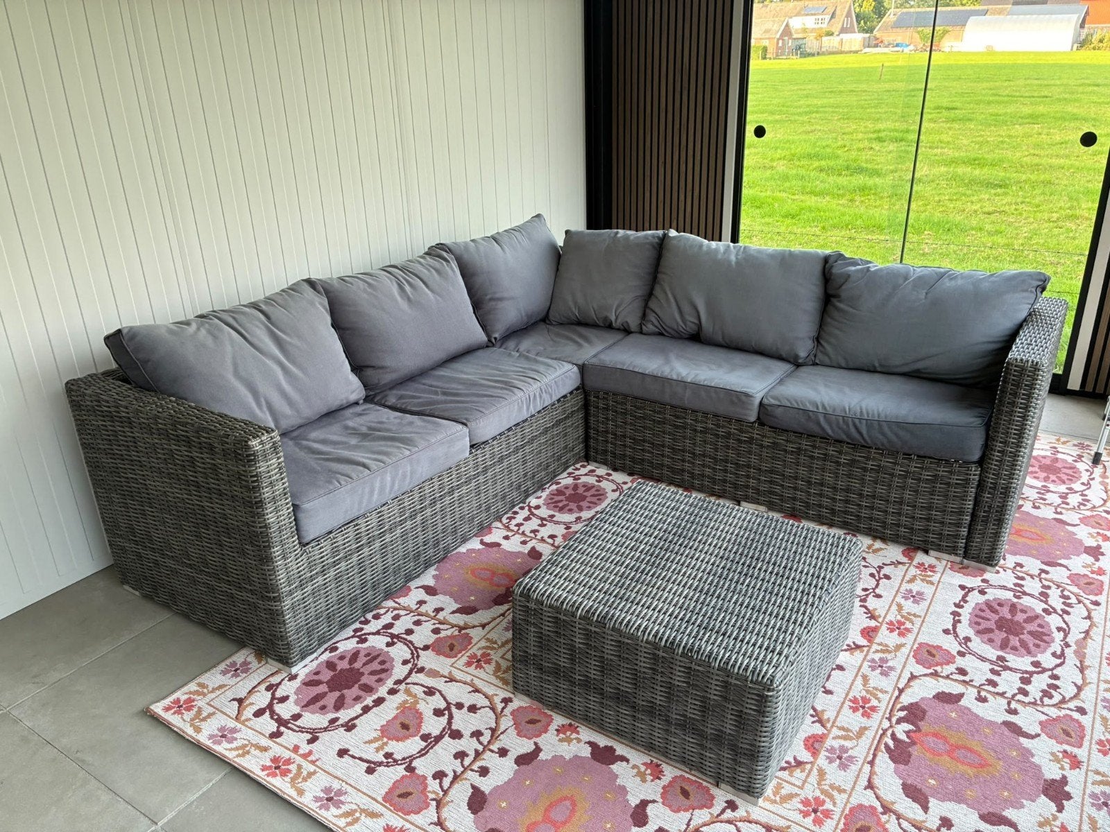 Gratis af te halen: Loungeset 214x214 cm (kussens verkleurd), Tuin en Terras, Ophalen, 4 zitplaatsen, Gebruikt, Bank
