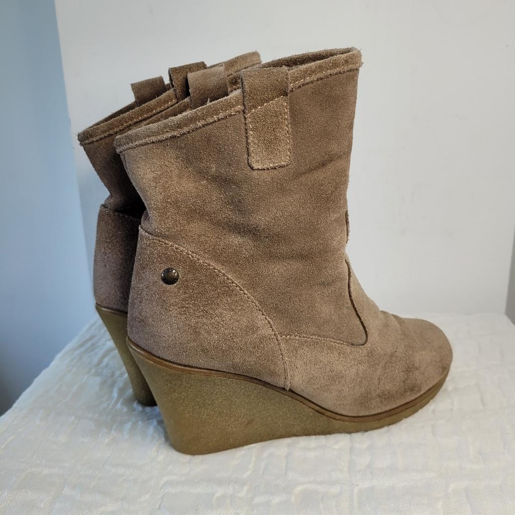 Mexx wedge enkellaarsjes 38 suede beige bruin, Mexx, Beige, Lage of Enkellaarzen, Ophalen of Verzenden