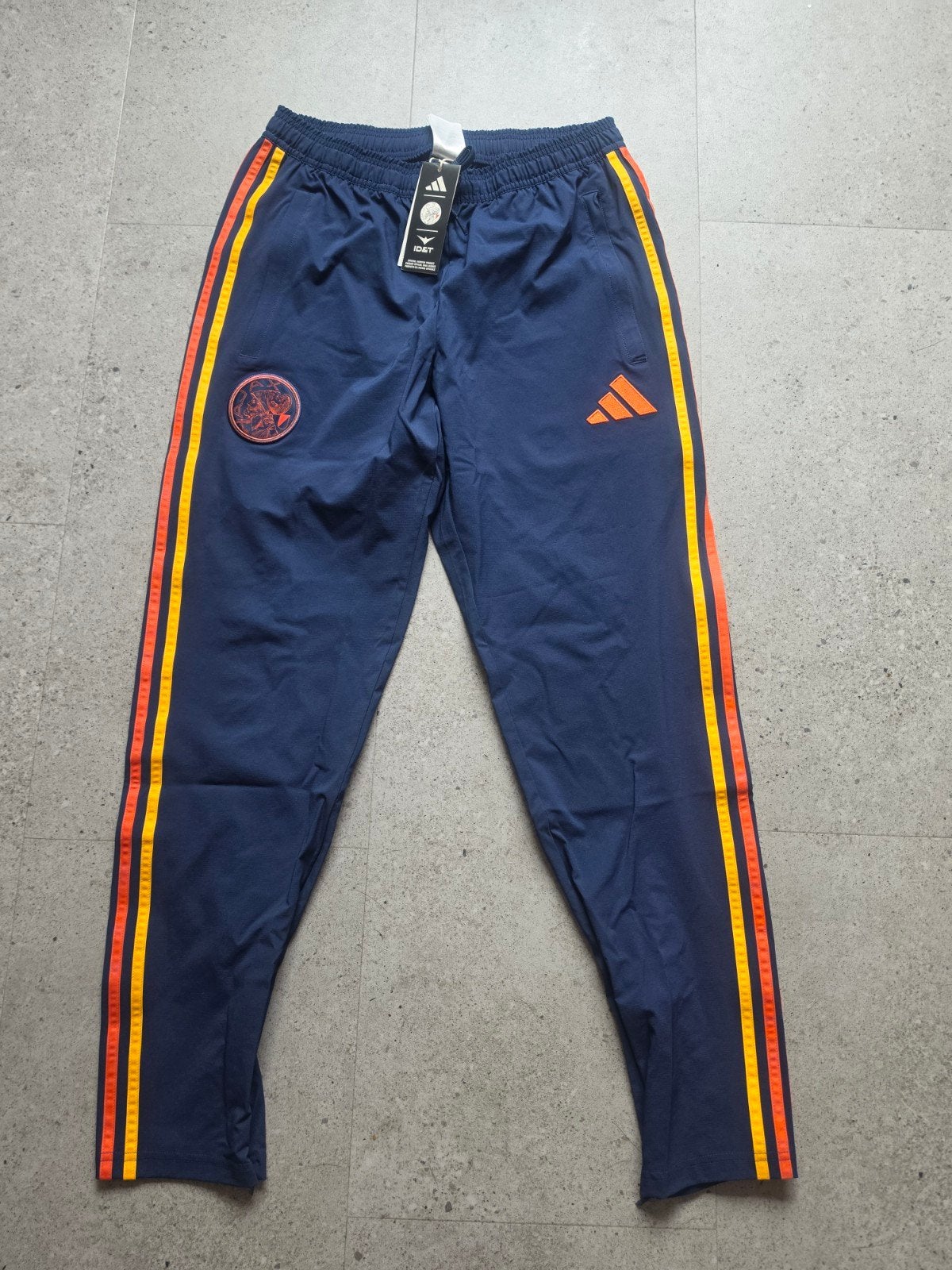 Ajax x ID&T TP Trainingsbroek - Maat M nieuw!, Nieuw, Ophalen of Verzenden, Adidas, Maat 48/50 (M)