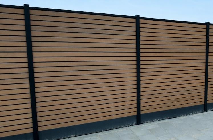 Strakke Composiet Schutting voor €149 per stuk incl. btw, Kunststof, 1 tot 2 meter, Minder dan 3 meter, Nieuw