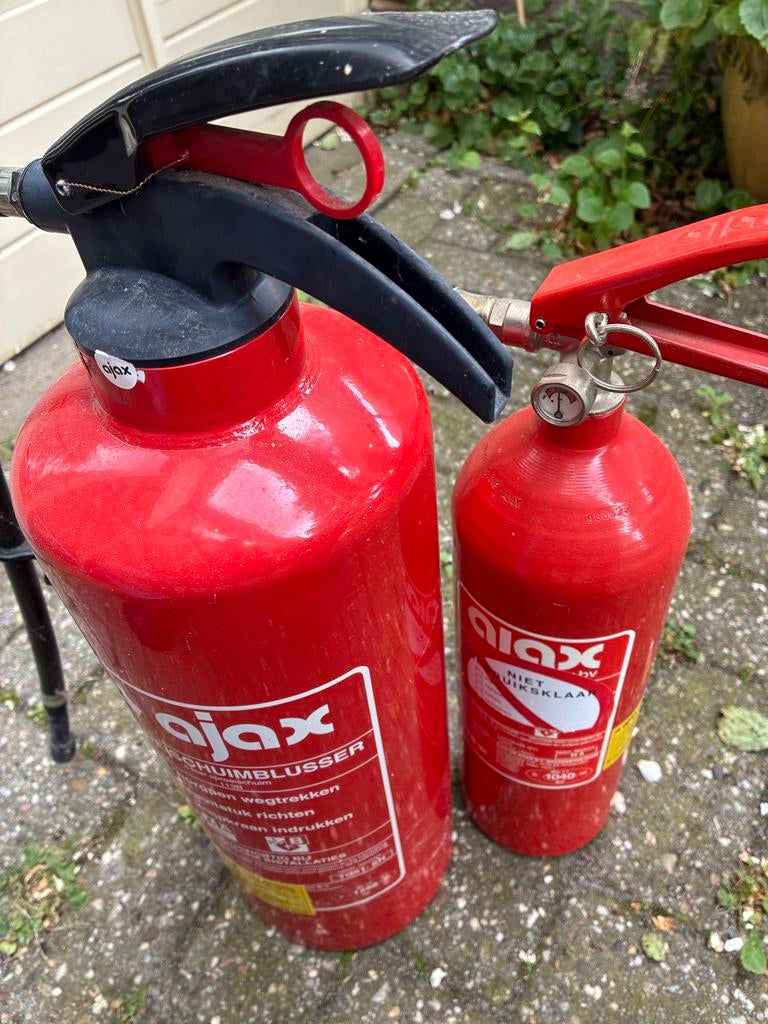 2 Ajax brandblussers (schuimblusser) - moeten gevuld, Ophalen, Gebruikt, Brandblusser