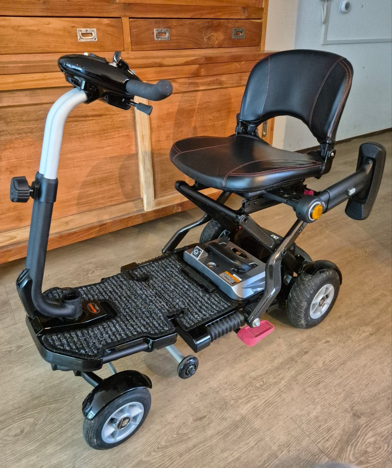 Bobby Carbon Deluxe Opvouwbare Scootmobiel Bouwjaar 2022, Ophalen, Zo goed als nieuw, Mango, 10 km/u of minder