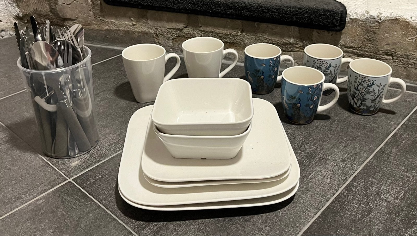 Servies: borden, kommen, kopjes en bestek, Ophalen, Gebruikt, Overige typen, Overige stijlen