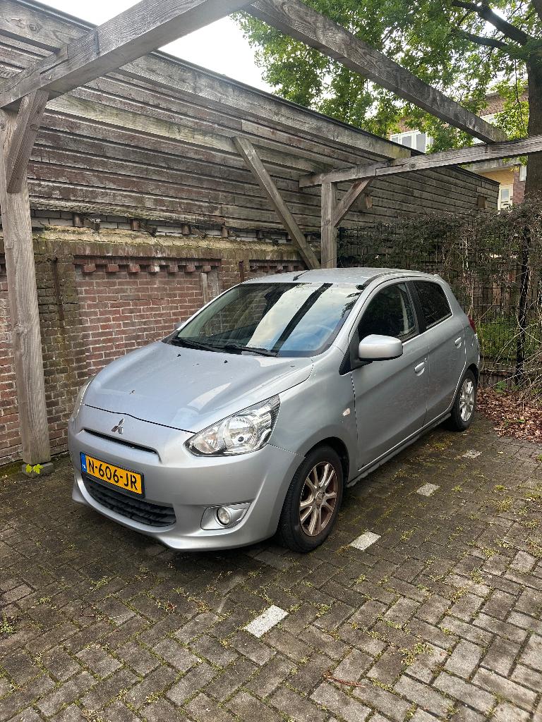 Mitsubishi Space Star 1.2 MPI 59KW 2014 Grijs, Auto's, Mitsubishi, Voorwielaandrijving, Leder en Stof, 23 km/l, Handgeschakeld