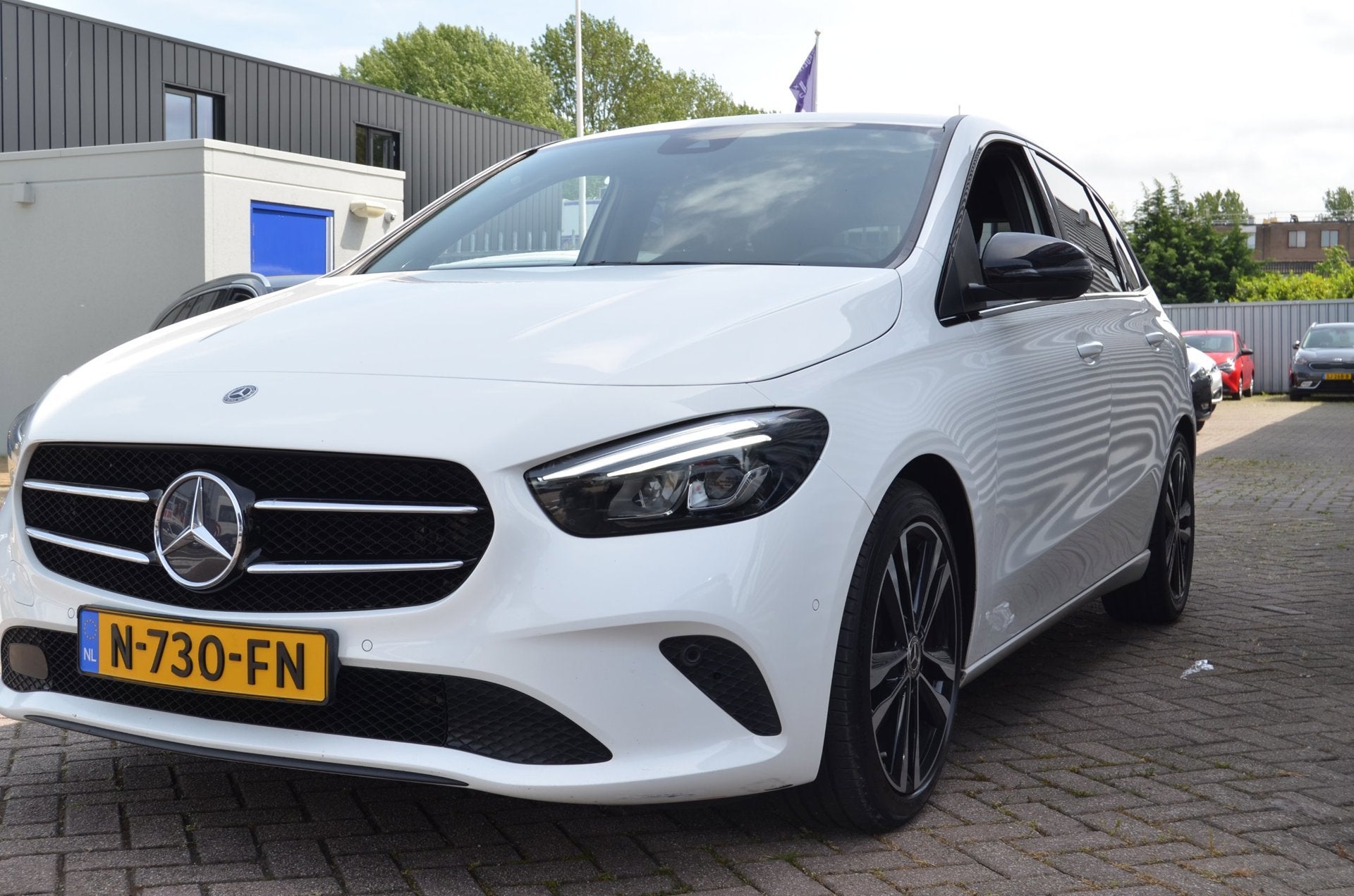 Mercedes-Benz B-klasse 200 Business Solution AMG-STYLE|STOEL, Auto's, Dealer onderhouden, Gebruikt, Euro 6, 4 cilinders