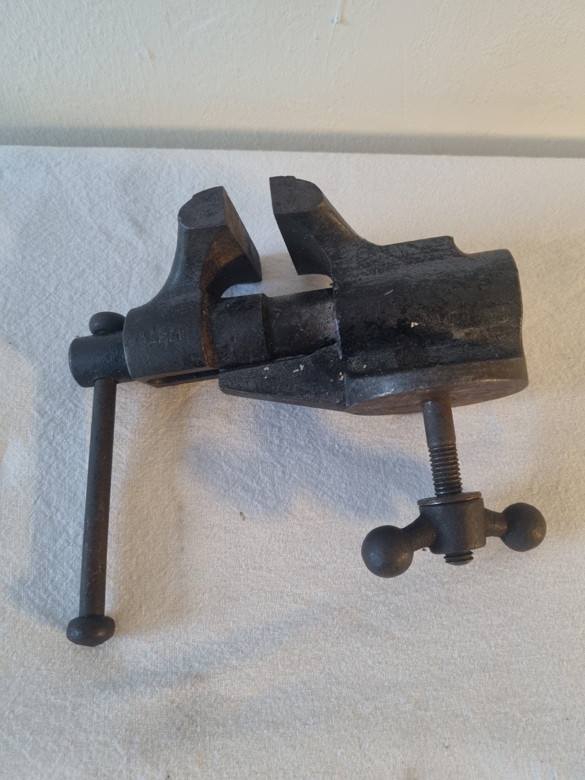 Vintage bankschroef - klein model, Doe-het-zelf en Verbouw, Ophalen of Verzenden, Gebruikt, Bankschroef, Overige merken