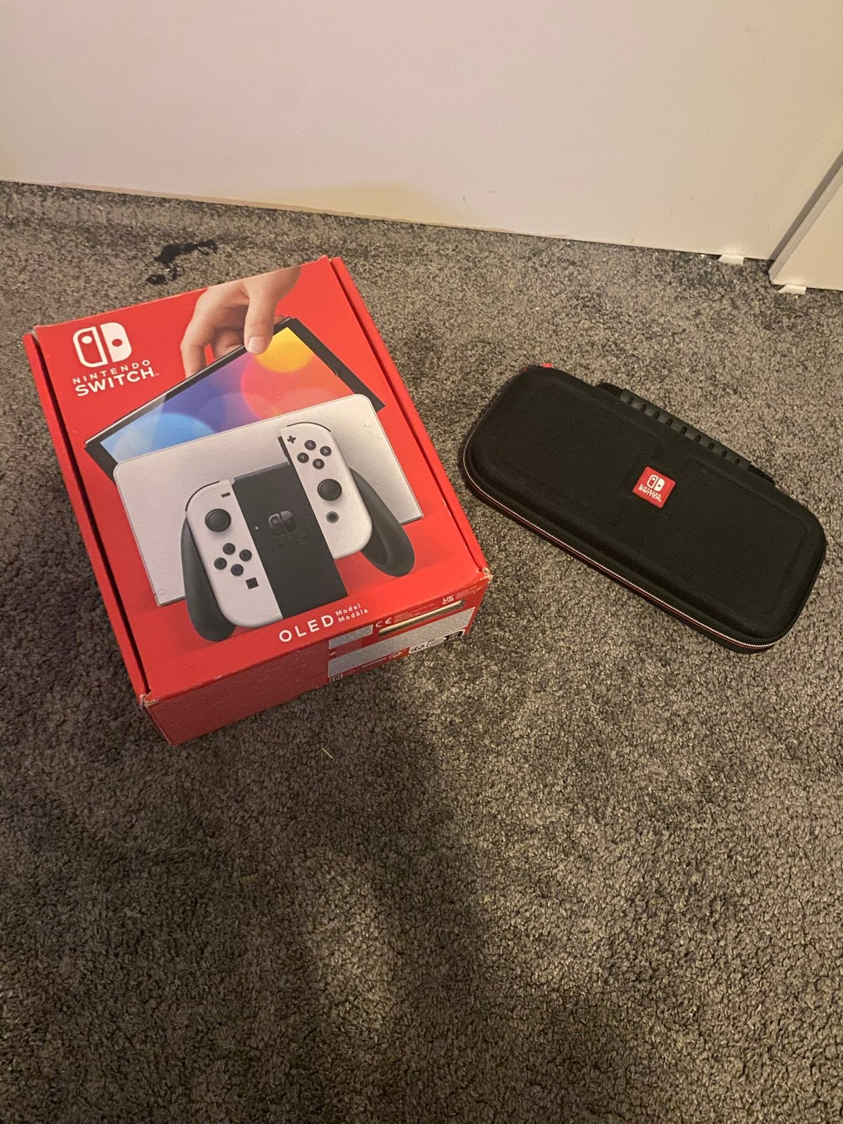 Nintendo Switch OLED met accessoires en gripsen en een case, Ophalen, Zo goed als nieuw, Met 2 controllers, Switch OLED