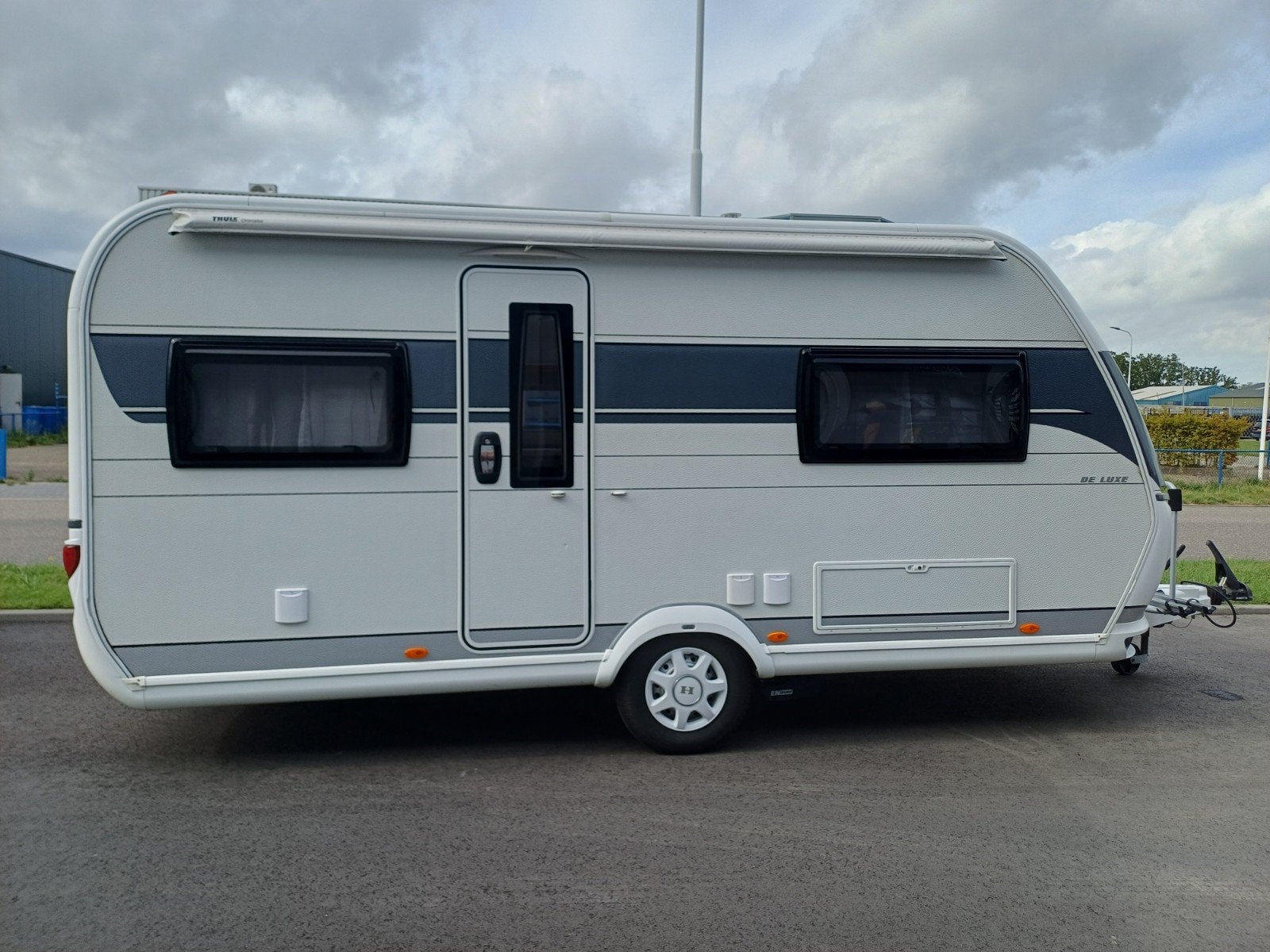 Hobby 470 UFe De Luxe uit 2021 met mover, voortent en luifel, Particulier, Mover, Hobby