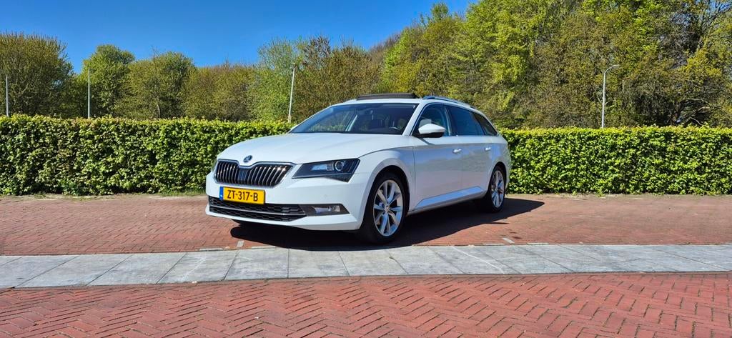 Skoda Superb 1.5 TSI 150pk Greentech ACT Dsg-7 2019 Wit, Auto's, Skoda, 730 kg, 1498 cc, 4 cilinders, Wit