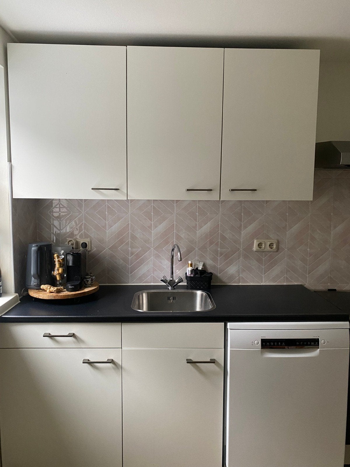 Zeer nette keukenblok met 3 bovenkasten en 2 onderkasten, Wit, Enkelwandige keuken, Ophalen of Verzenden, Zo goed als nieuw