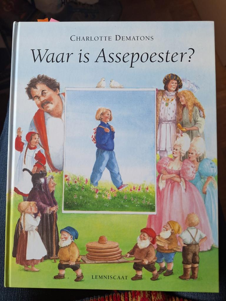 Waar is Assepoester? - Charlotte Dematons ZGAN, Ophalen of Verzenden, Zo goed als nieuw, Fictie algemeen