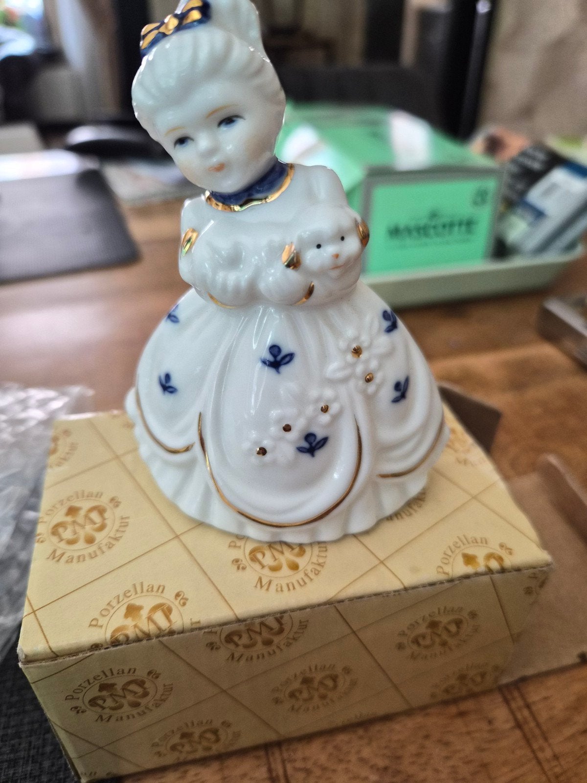 Beeldje  meisje met hond, Antiek en Kunst, Ophalen of Verzenden