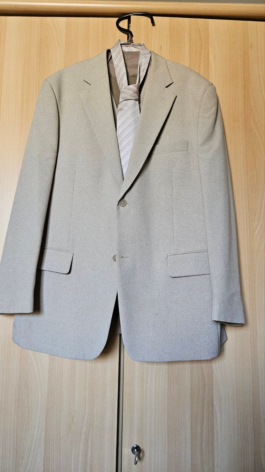 Beige kostuum met 2 zijdig gilet,2 pantalons en stropdas, Maat 52/54 (L), Beige, Ophalen of Verzenden, Zo goed als nieuw