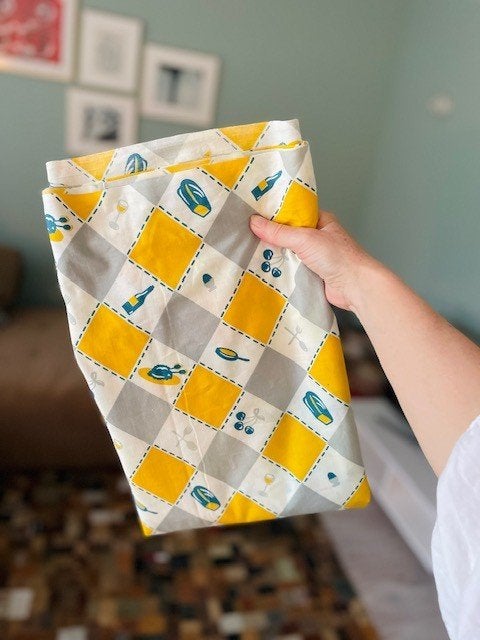 Stof geel grijs met print vintage retro jaren 70, 120 cm of meer, Geel, Nieuw, Ophalen of Verzenden