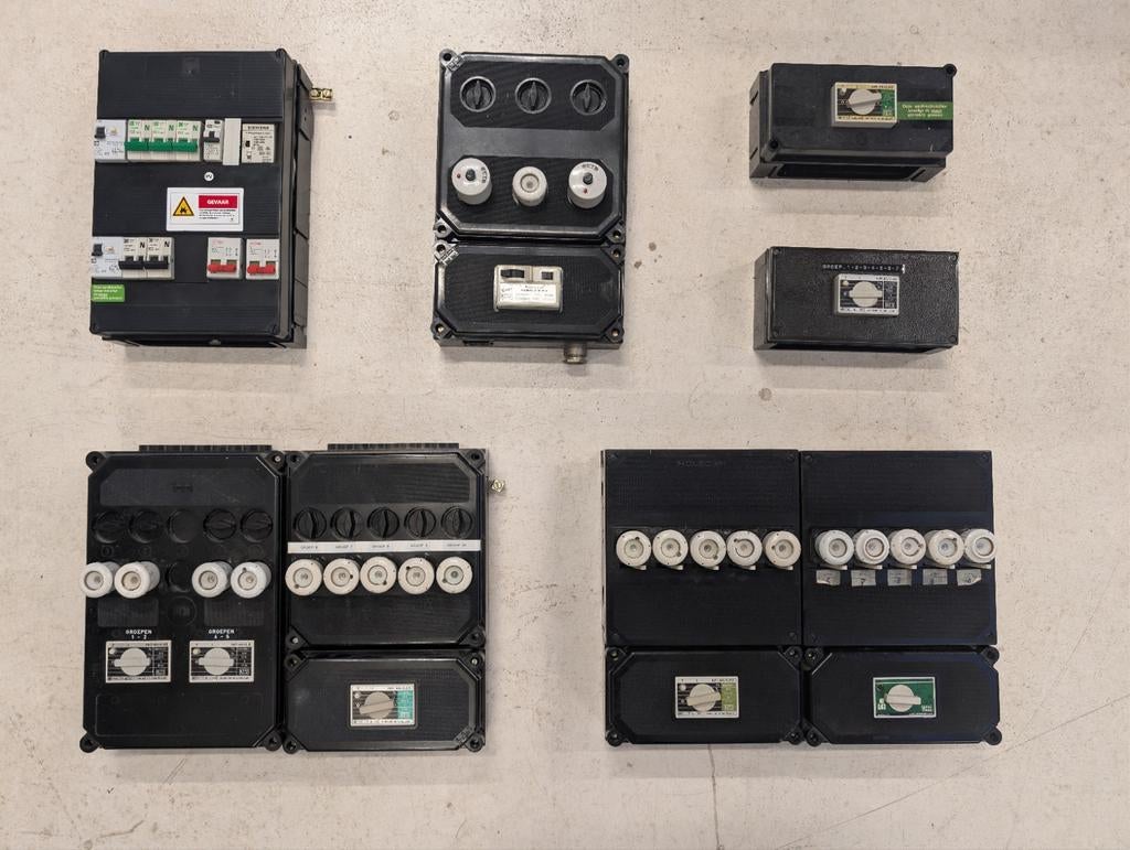 Diverse groepenkasten en toebehoren - werkend gedemonteerd, Doe-het-zelf en Verbouw, Elektra en Kabels, Ophalen of Verzenden, Gebruikt