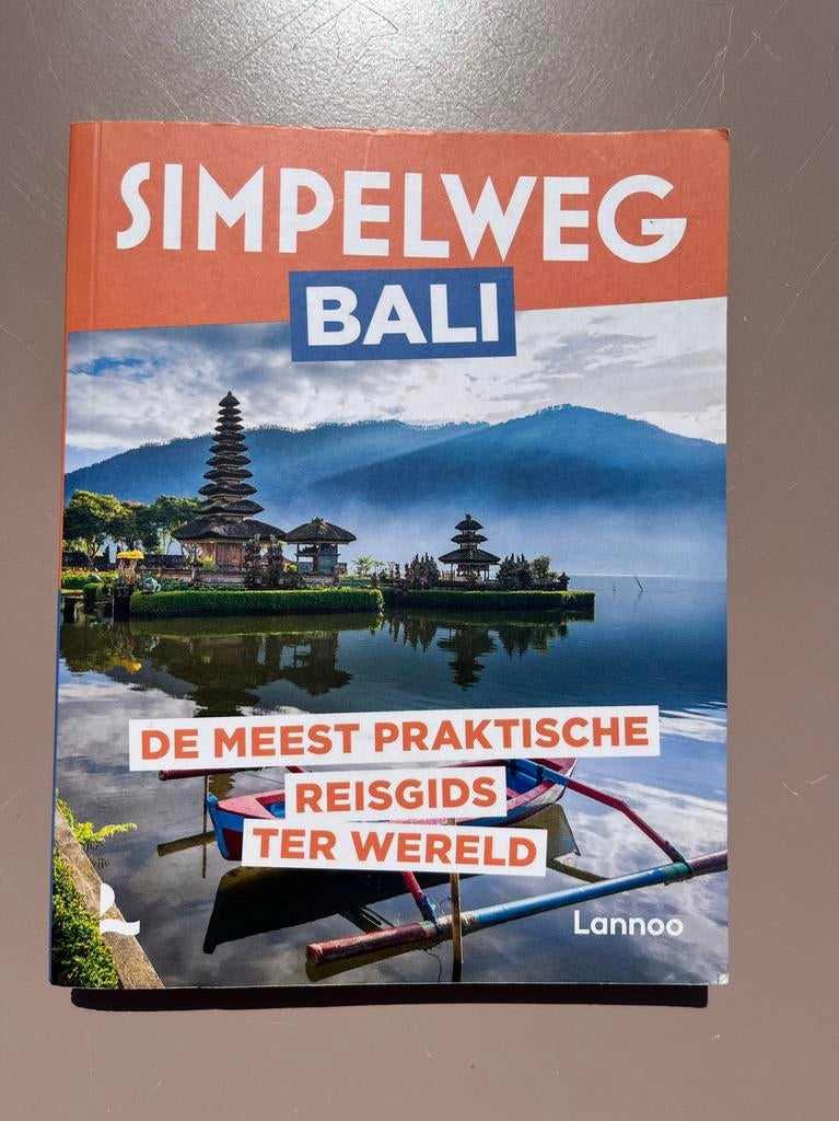 Simpelweg Bali - reisgids, Boeken, Overige merken, Ophalen of Verzenden, Zo goed als nieuw, Reisgids of -boek
