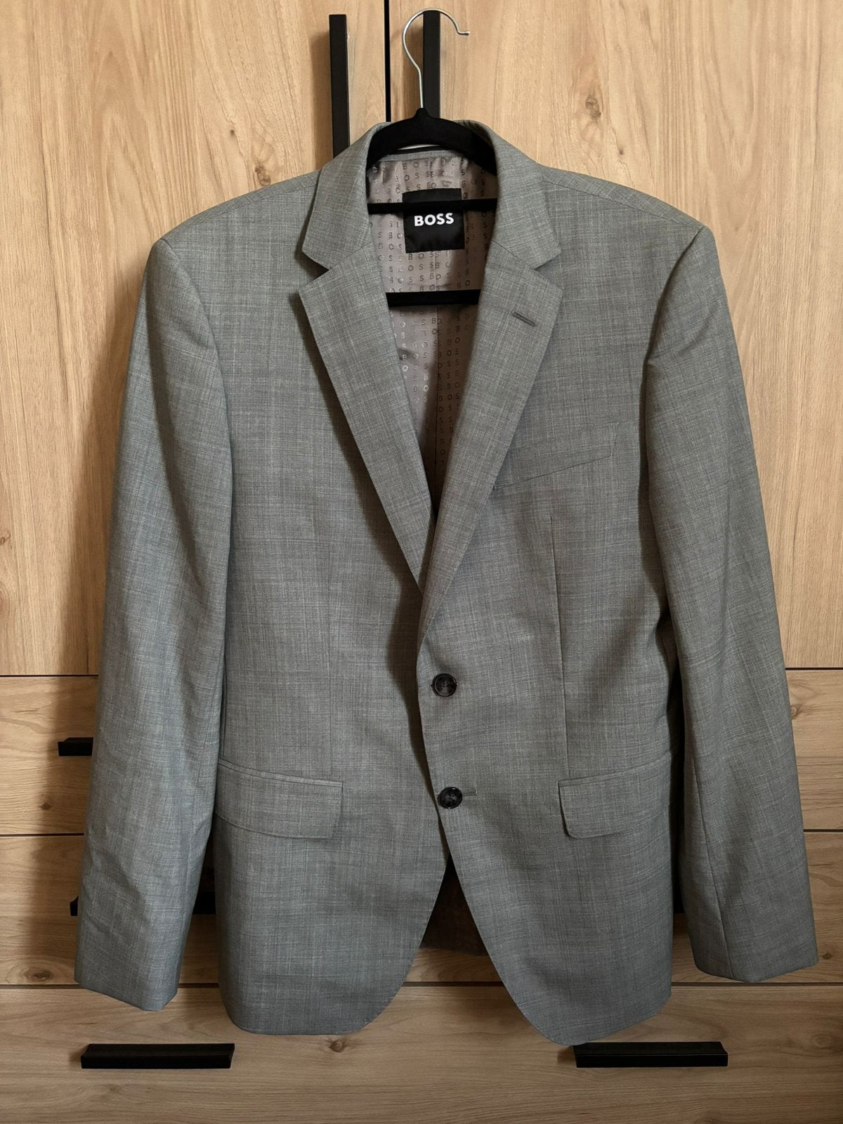 Hugo Boss pak, Ophalen, Zo goed als nieuw, Maat 48/50 (M), Grijs