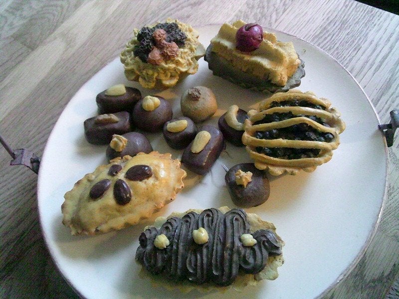 14 nepgebakjes en bonbons decoratie siergebak, Gebruikt, Meerkleurig, Overige stijlen, Kunststof