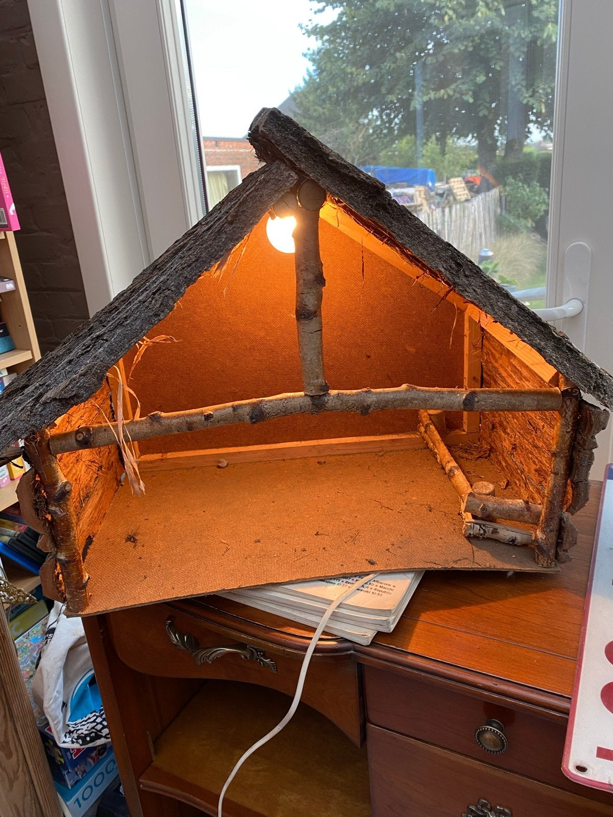 Handgemaakte grote kerststal met licht, Ophalen