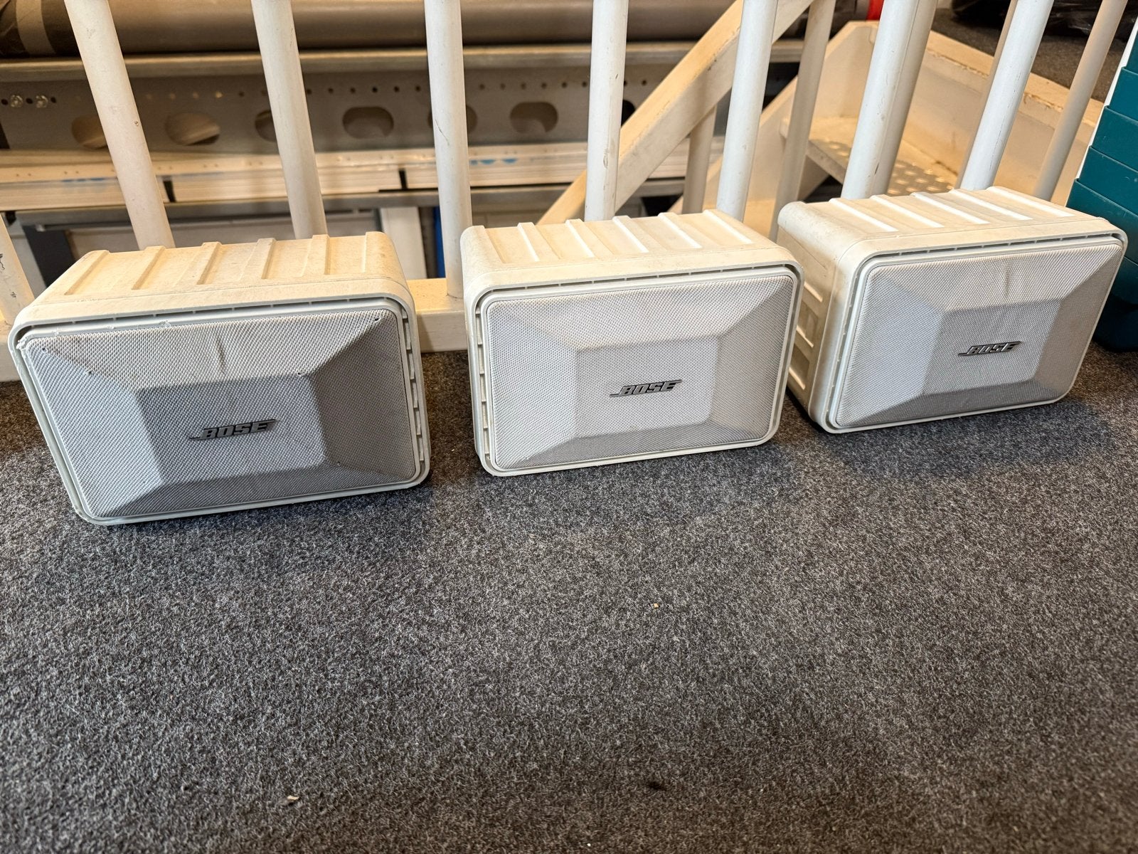 Set van 3 Bose 101 Music Monitor speakers, Gebruikt, Ophalen of Verzenden, Bose, Minder dan 60 watt