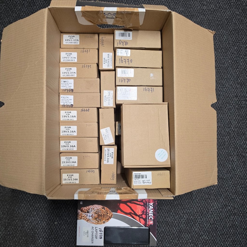 Partij laptopladers en AC-adapters (nieuw en gebruikt), Ophalen, Nieuw, Yanec, Blu-Basic, Diversen