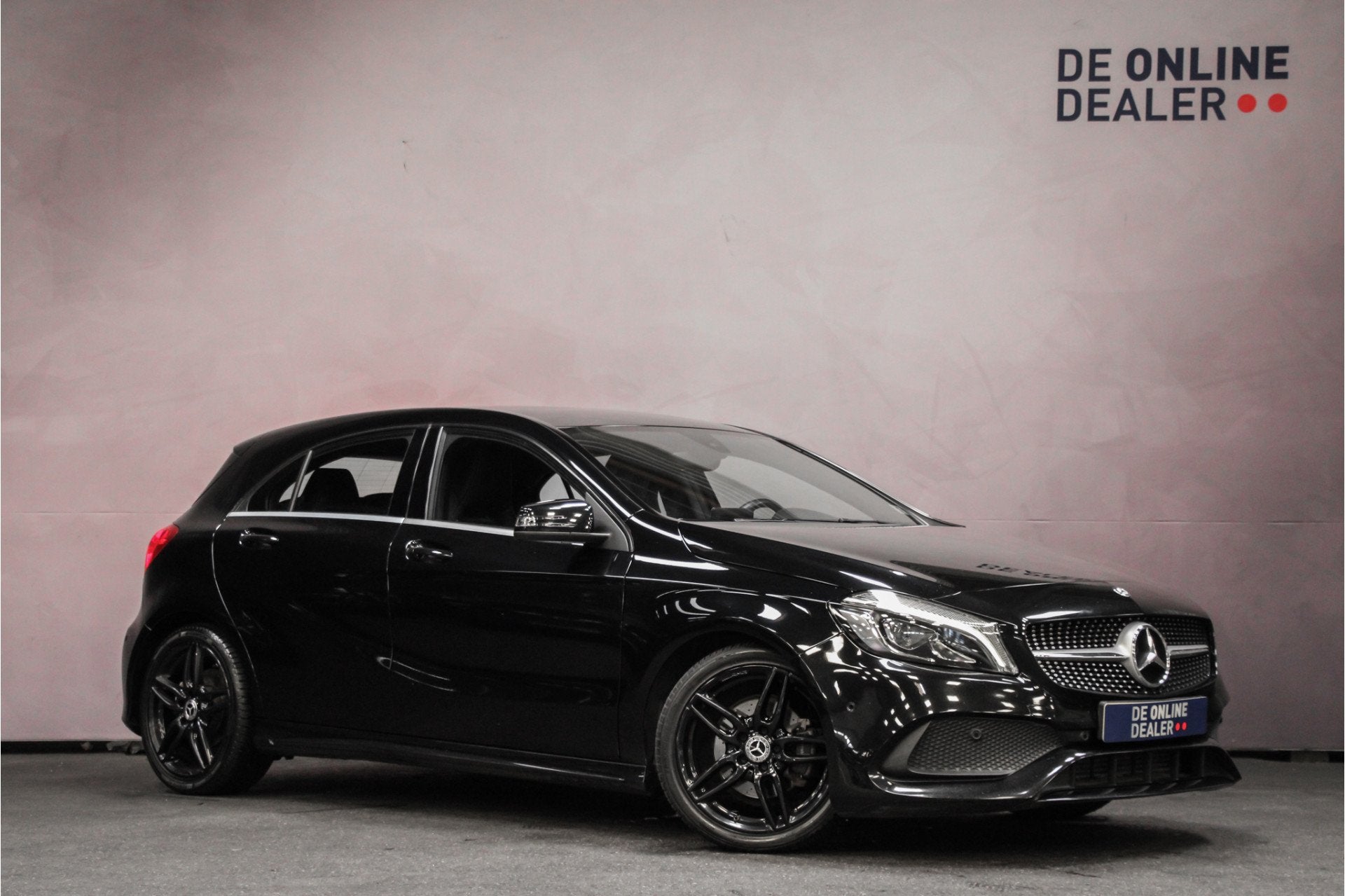 Mercedes-Benz A-Klasse 180 AMG Edition |LED|Cruise|Navi|Trek, Auto's, Voorwielaandrijving, Parkeerassistent, Gebruikt, Euro 6