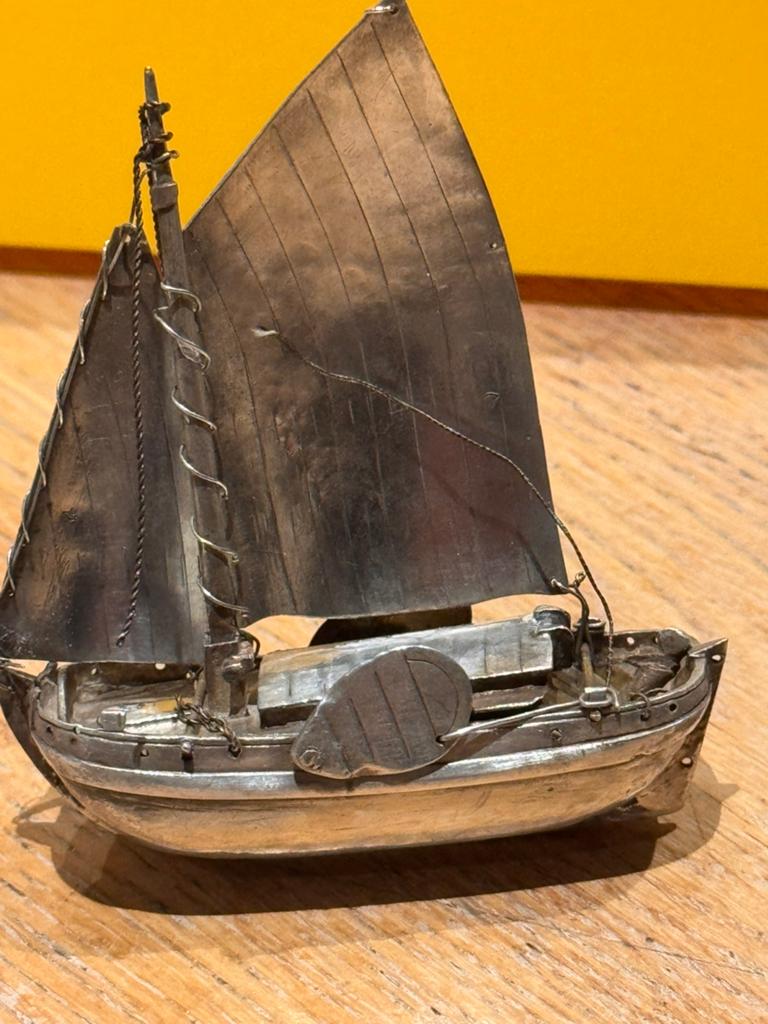 Zilver miniatuur botter schip plus minus 10cm lang, Ophalen of Verzenden