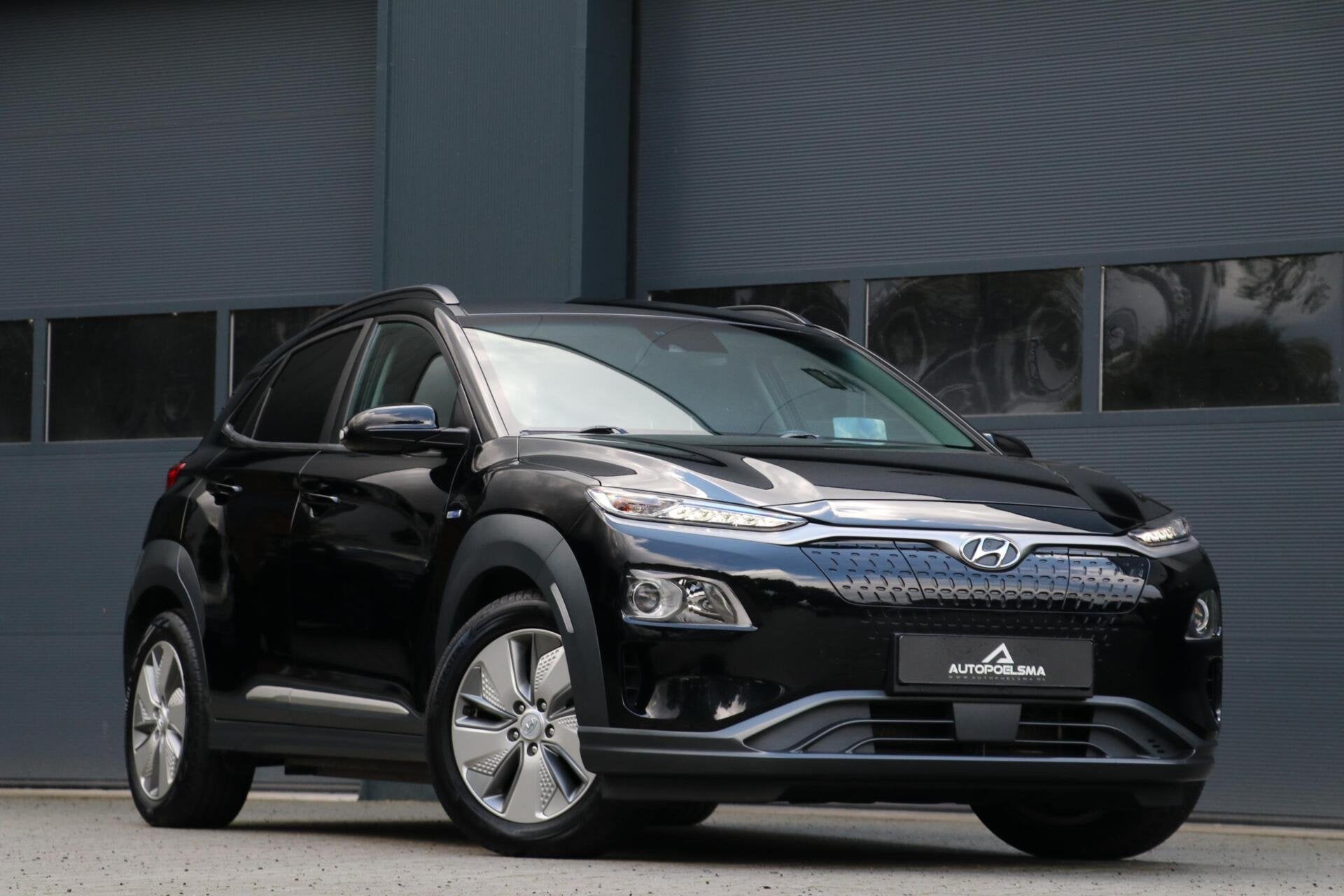 Hyundai Kona EV Fashion 64 kWh Headup Display AdaptiveCruise, Auto's, Hyundai, Dealer onderhouden, Stof, Gebruikt, Zwart