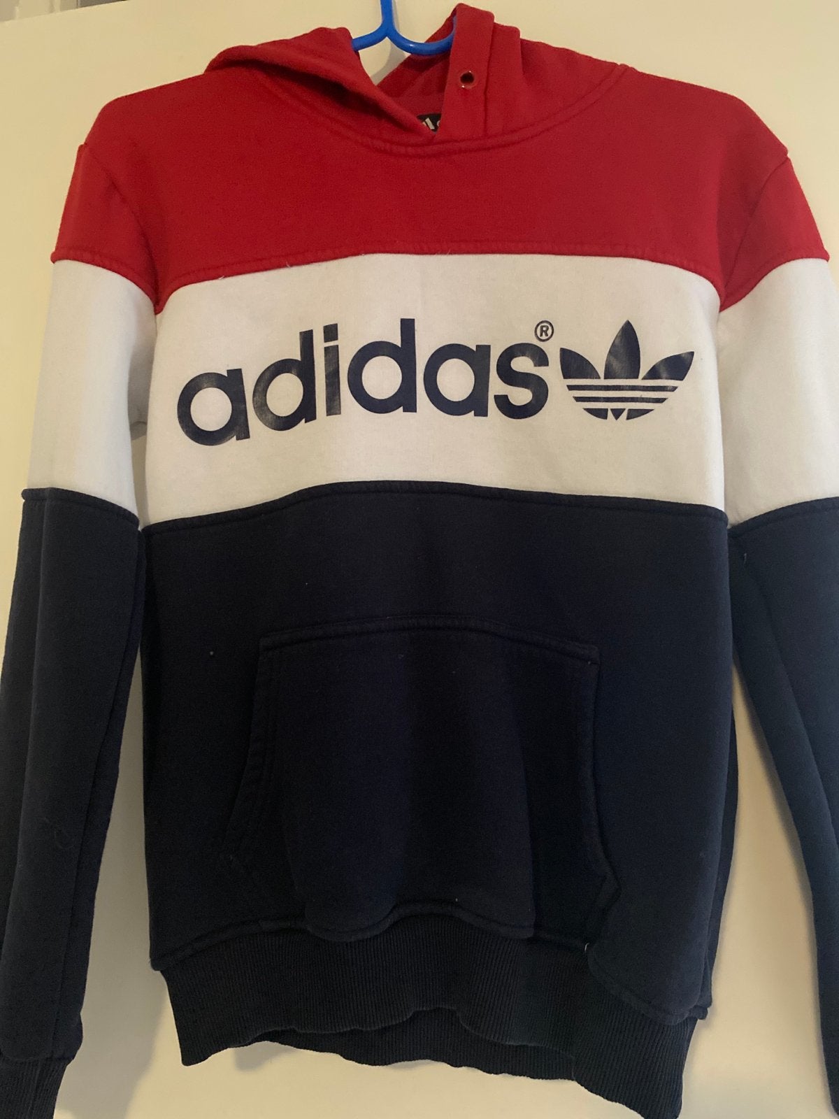 Adidas hoodie rood, wit, blauw -, Ophalen of Verzenden, Gedragen, Maat 48/50 (M), Meerkleurig