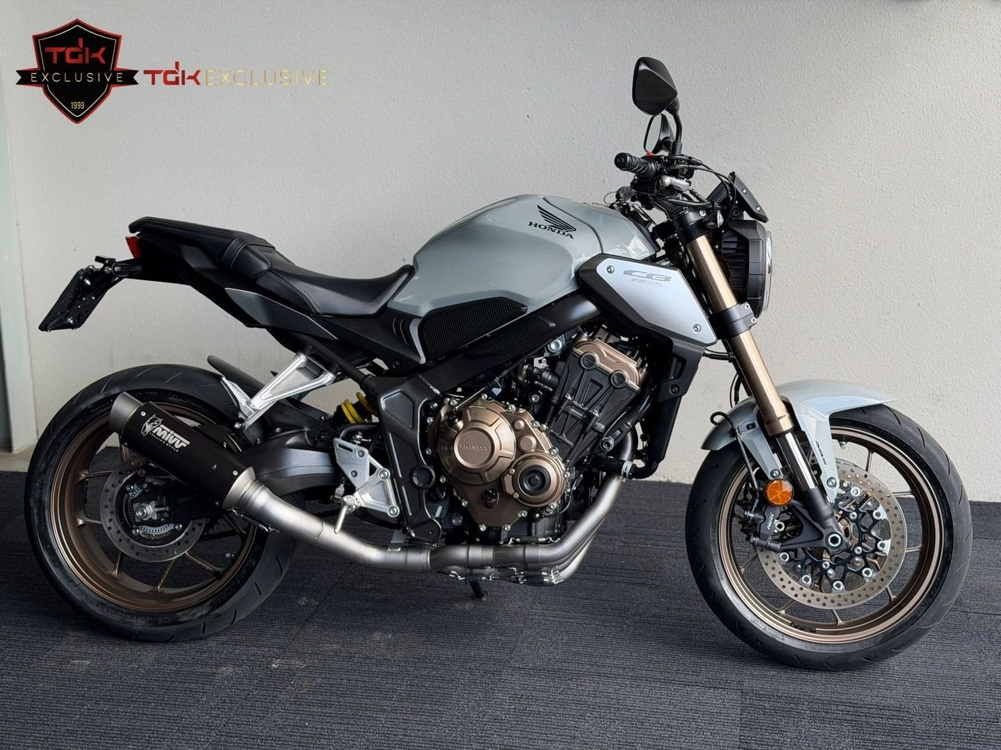 HONDA CB 650 R SMOKY GREY CB650R (CBR 1000 750 HORNET), Motoren, Motoren | Honda, 4 cilinders, Bedrijf, Meer dan 35 kW, Pallasstraat 42, 5048CJ Tilburg