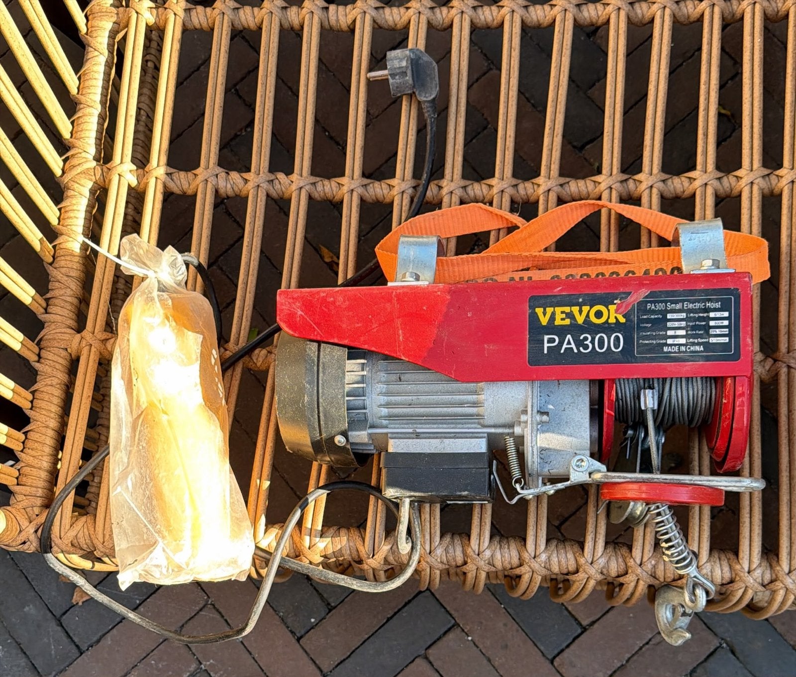 Vevor PA300 Kleine Elektrische Takel - Zo goed als nieuw, Doe-het-zelf en Verbouw, Lieren en Takels, Ophalen of Verzenden, Zo goed als nieuw