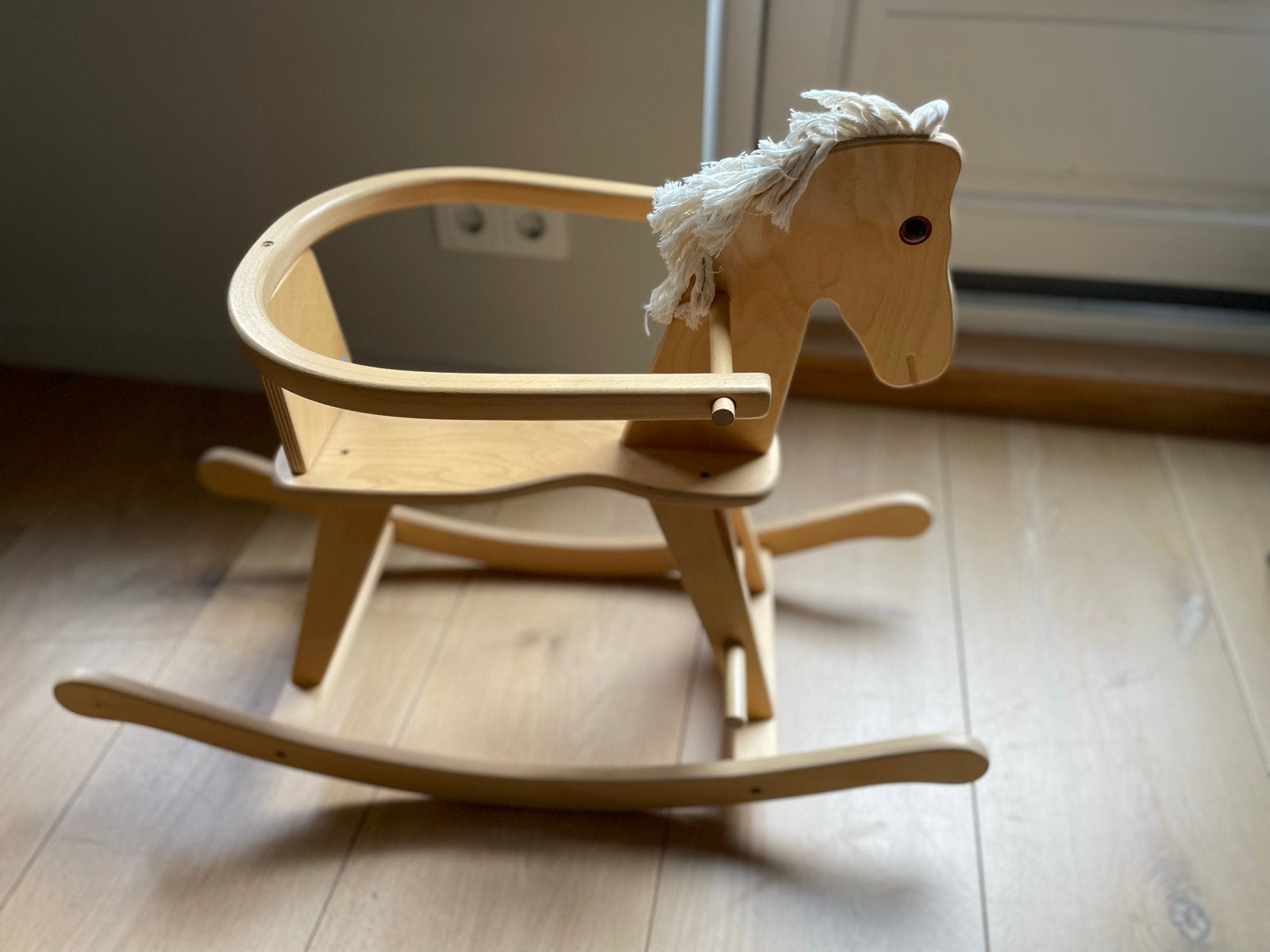 Hobbelpaard van Petit Amélie - Houten Schommelpaard, Kinderen en Baby's, Speelgoed | Hobbelfiguren, Zo goed als nieuw, Ophalen