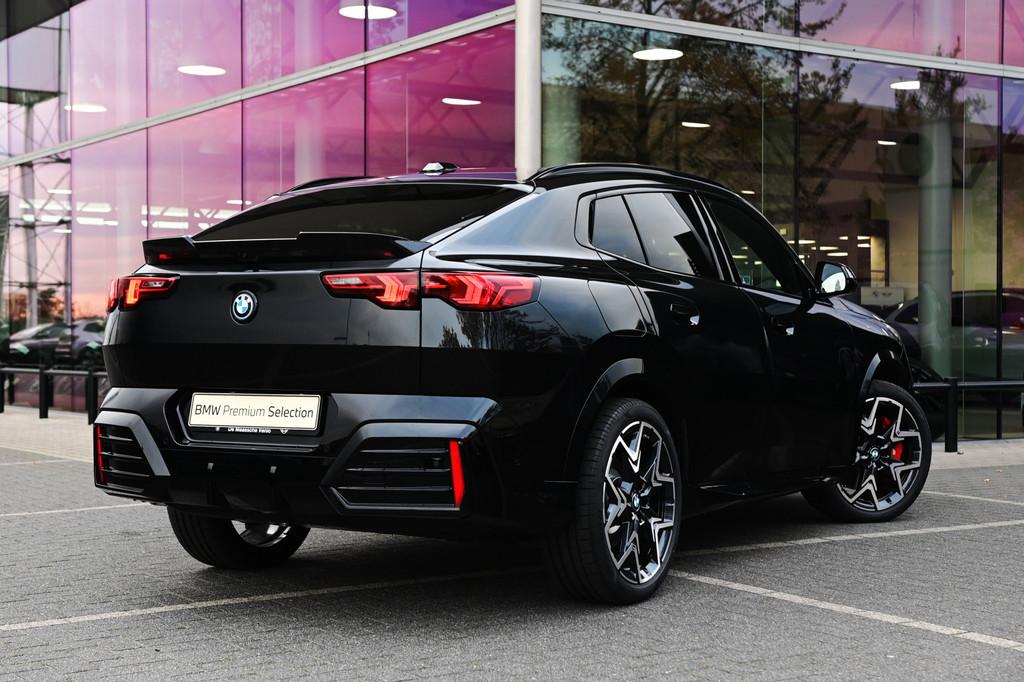 BMW iX2 eDrive20 M Sport / Panoramadak / Trekhaak / Sportsto, Auto's, BMW, 478 km, IX2, Met garantie (alle), 24 min
