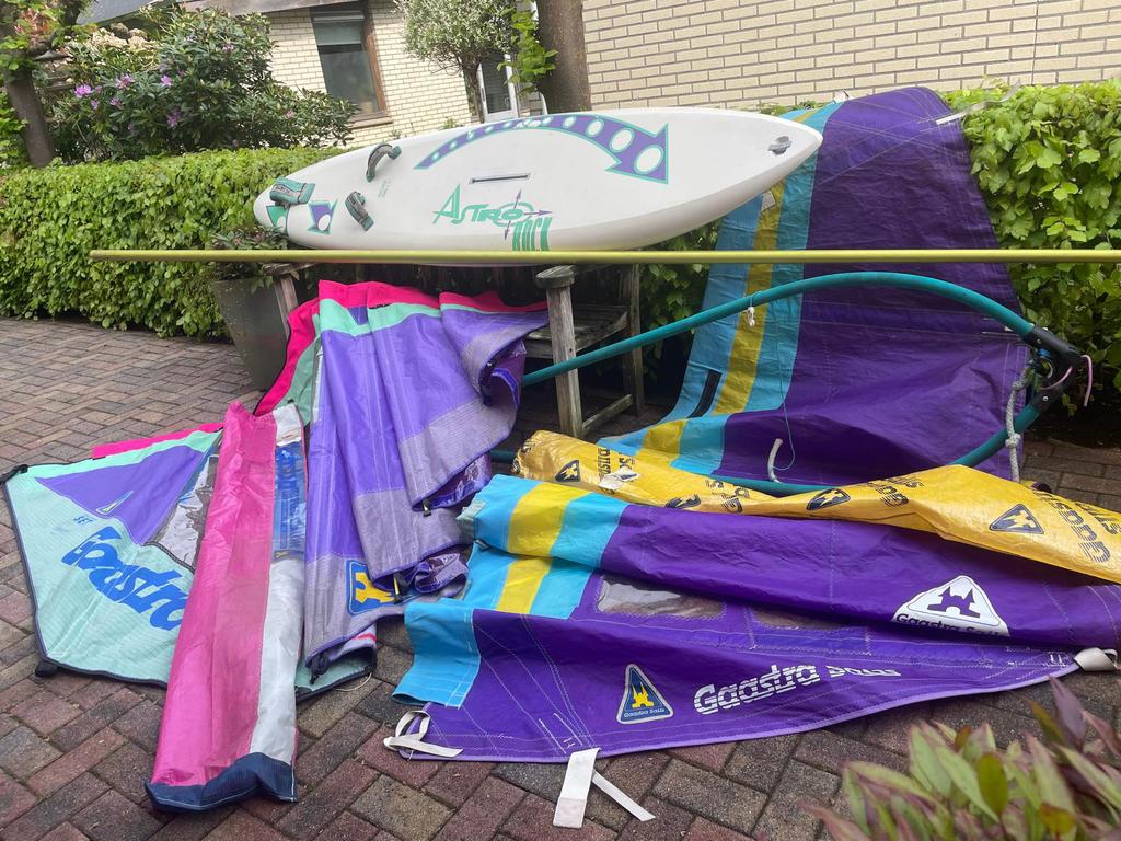 Traditionele(2,85x0,61 cm)&complete BIC Astro Rock surfplank, Ophalen, Zo goed als nieuw, Zeil
