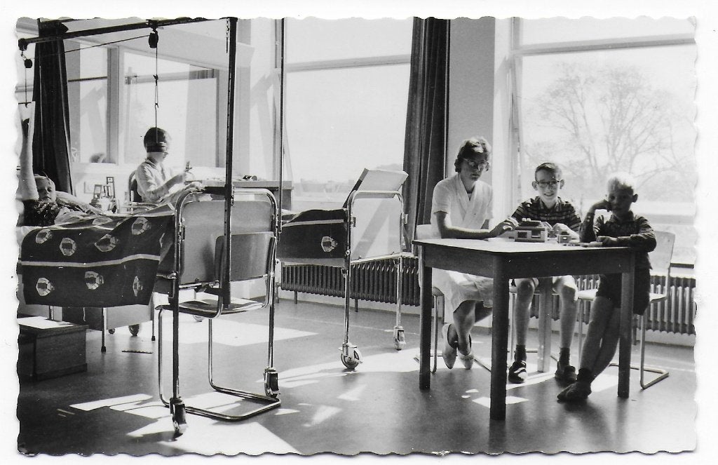 Sneek st Antonius Ziekenhuis Ongelopen Ansichtkaart B7523, Ophalen of Verzenden, 1960 tot 1980, Gelopen, Friesland
