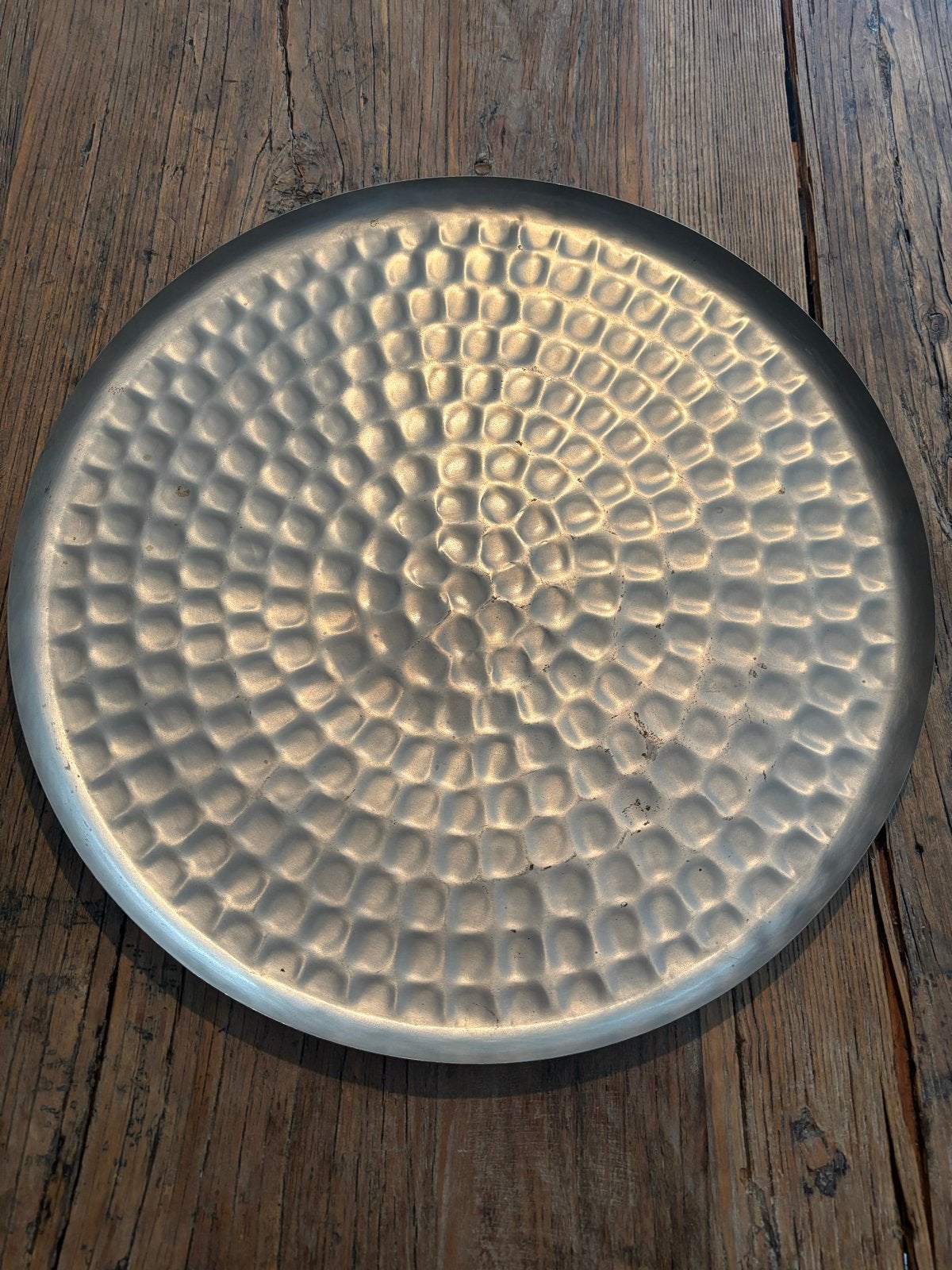 Groot Rond Gehamerd Metalen Dienblad - Ø 51 cm, Gebruikt, Met opstaande rand, Rond, Ophalen of Verzenden